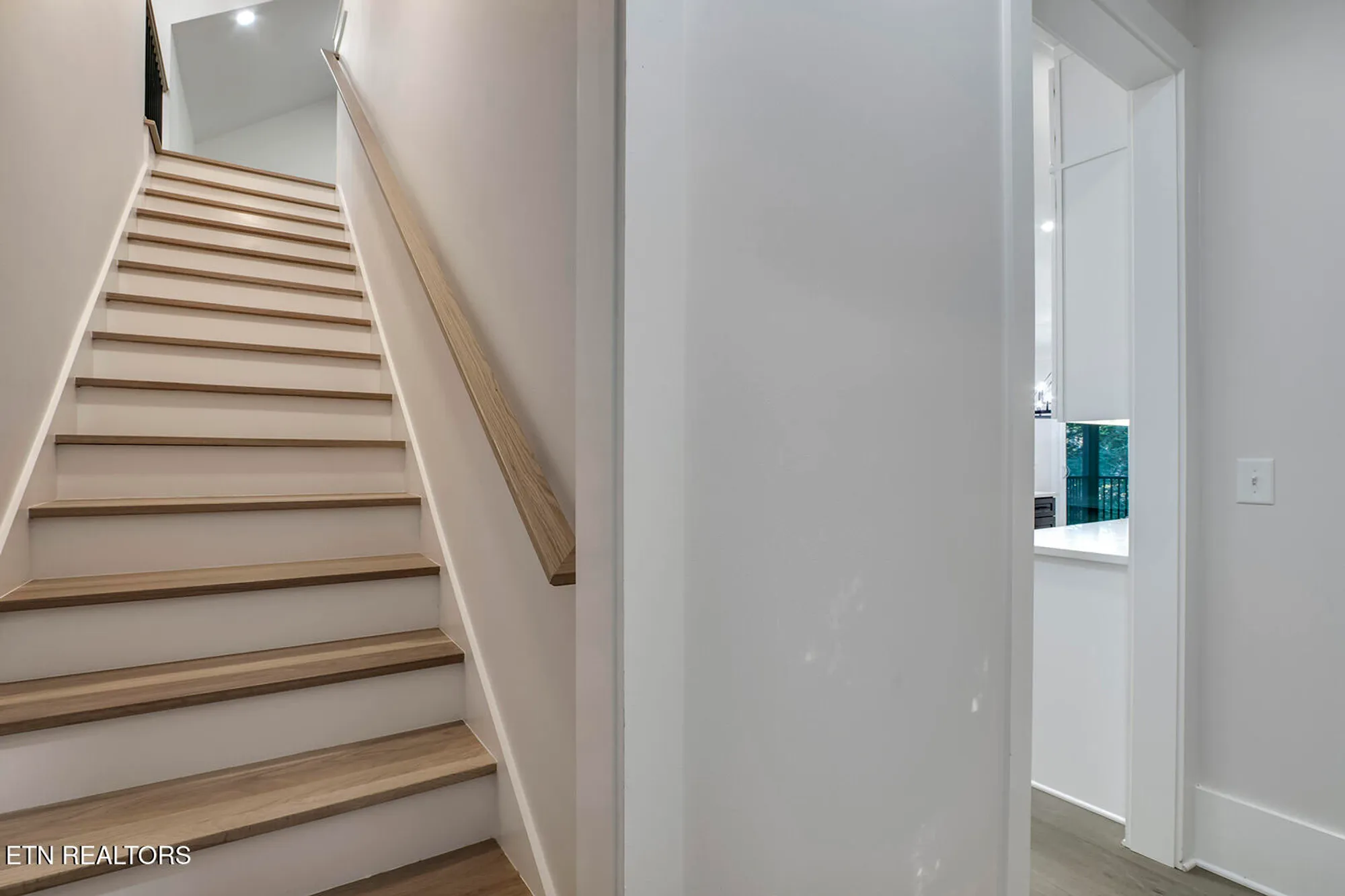 Property Slideshow image 34 of 50 | 108 oostagala dr, Loudon, TN, 37774