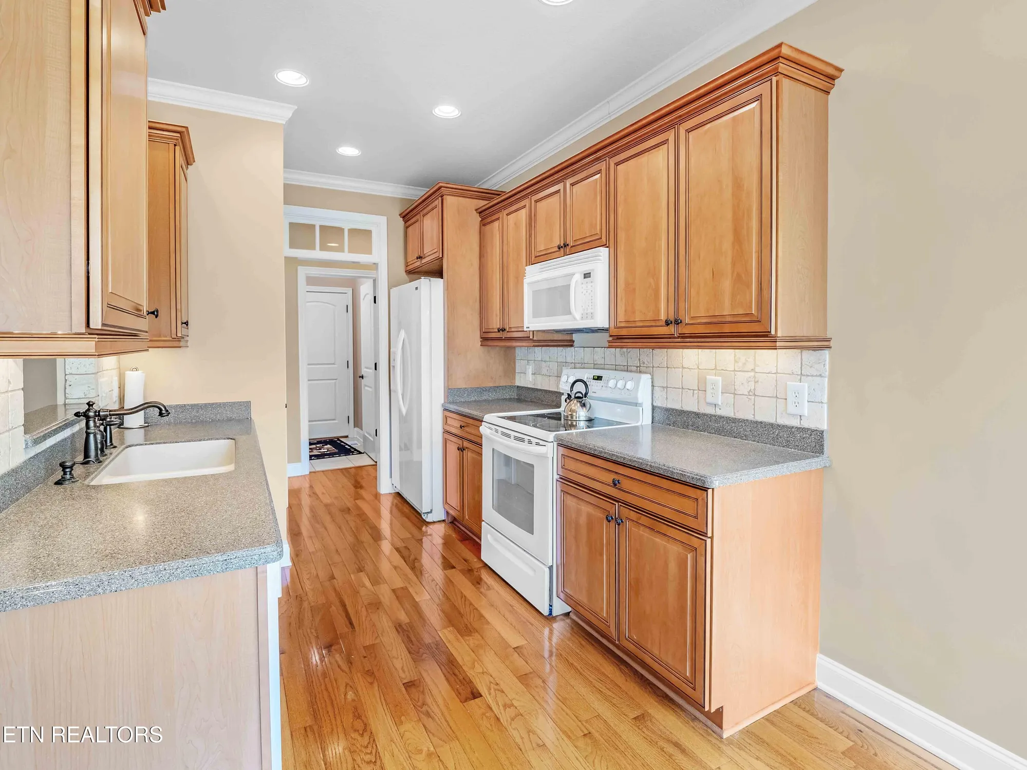 Property Slideshow image 9 of 31 | 110 yona way, Loudon, TN, 37774