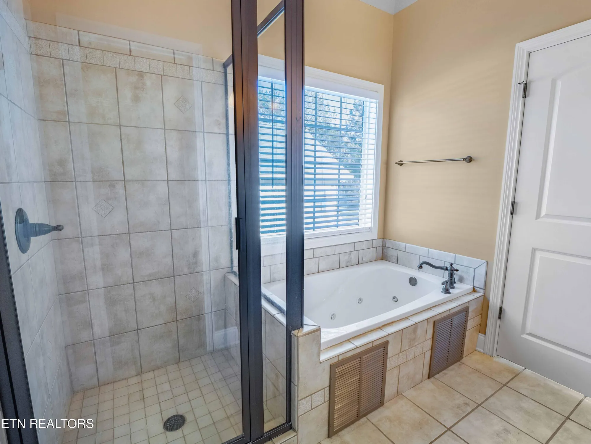 Property Slideshow image 20 of 31 | 110 yona way, Loudon, TN, 37774