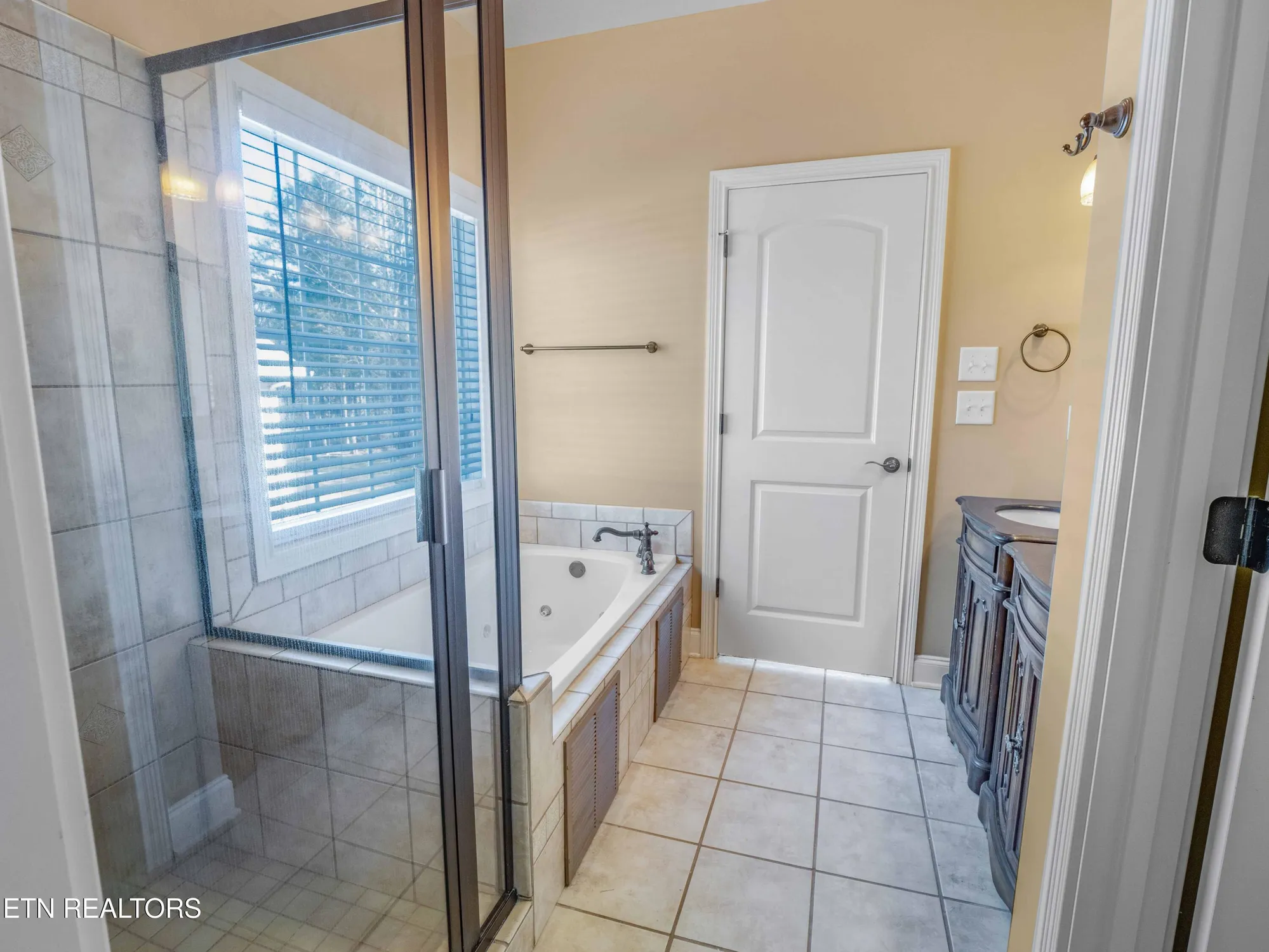 Property Slideshow image 21 of 31 | 110 yona way, Loudon, TN, 37774