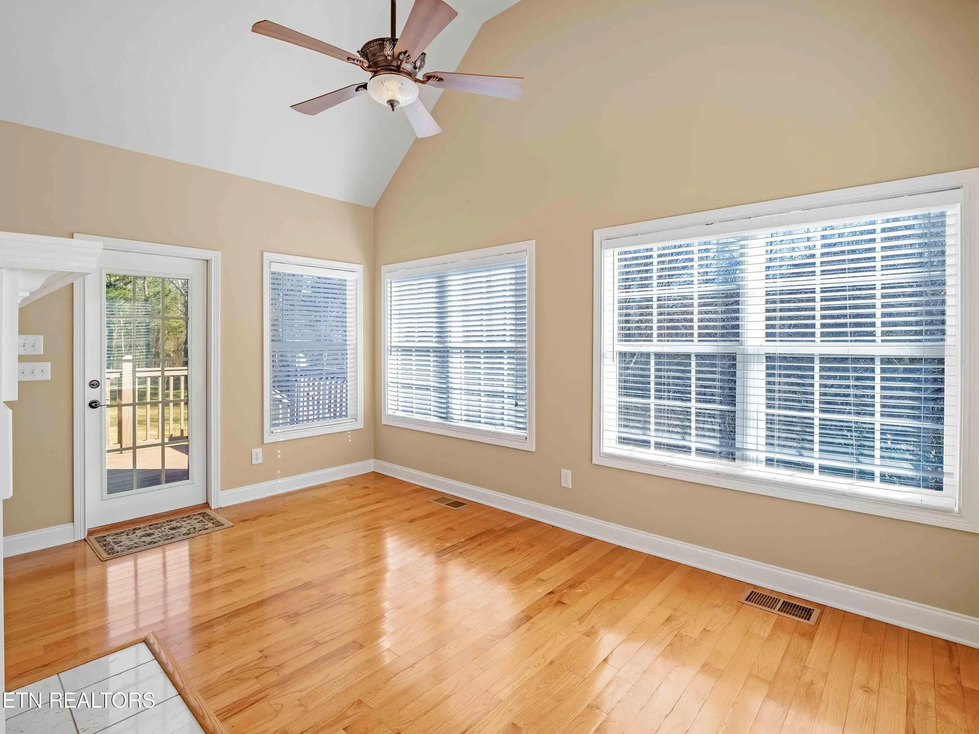 Property Slideshow image 16 of 31 | 110 yona way, Loudon, TN, 37774