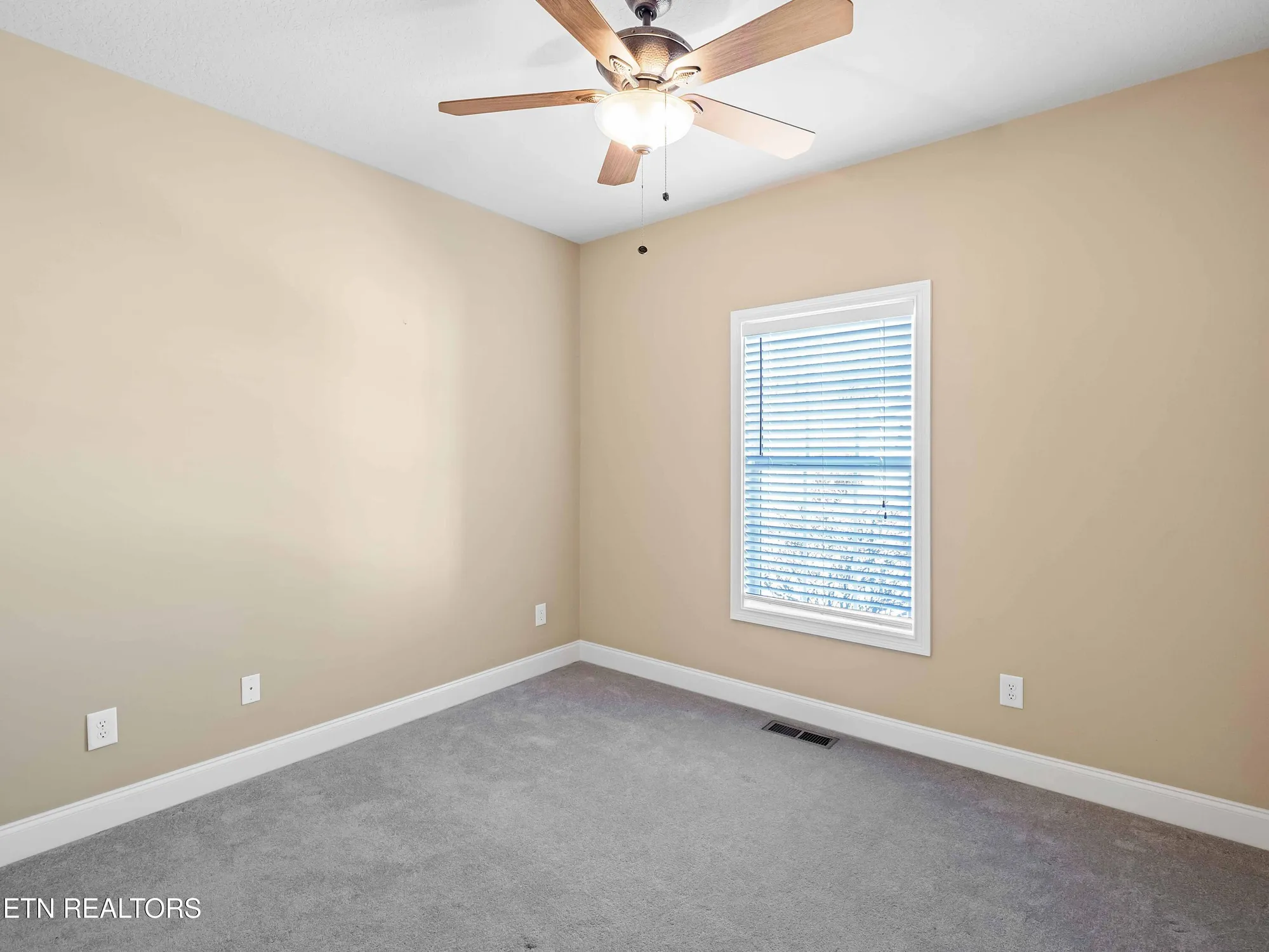 Property Slideshow image 24 of 31 | 110 yona way, Loudon, TN, 37774