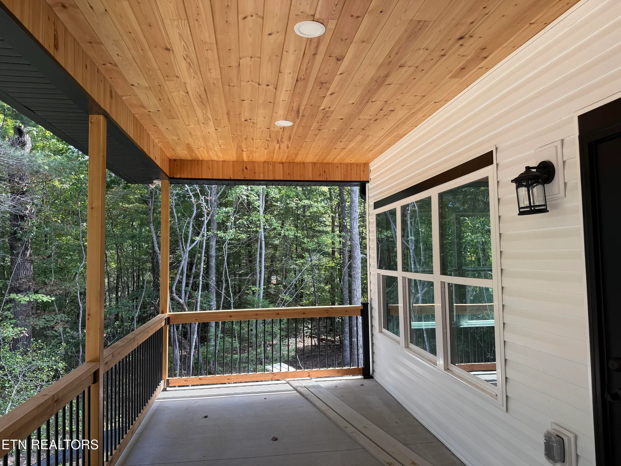 Property Slideshow image 26 of 30 | 141 windsor rd, Crossville, TN, 38558