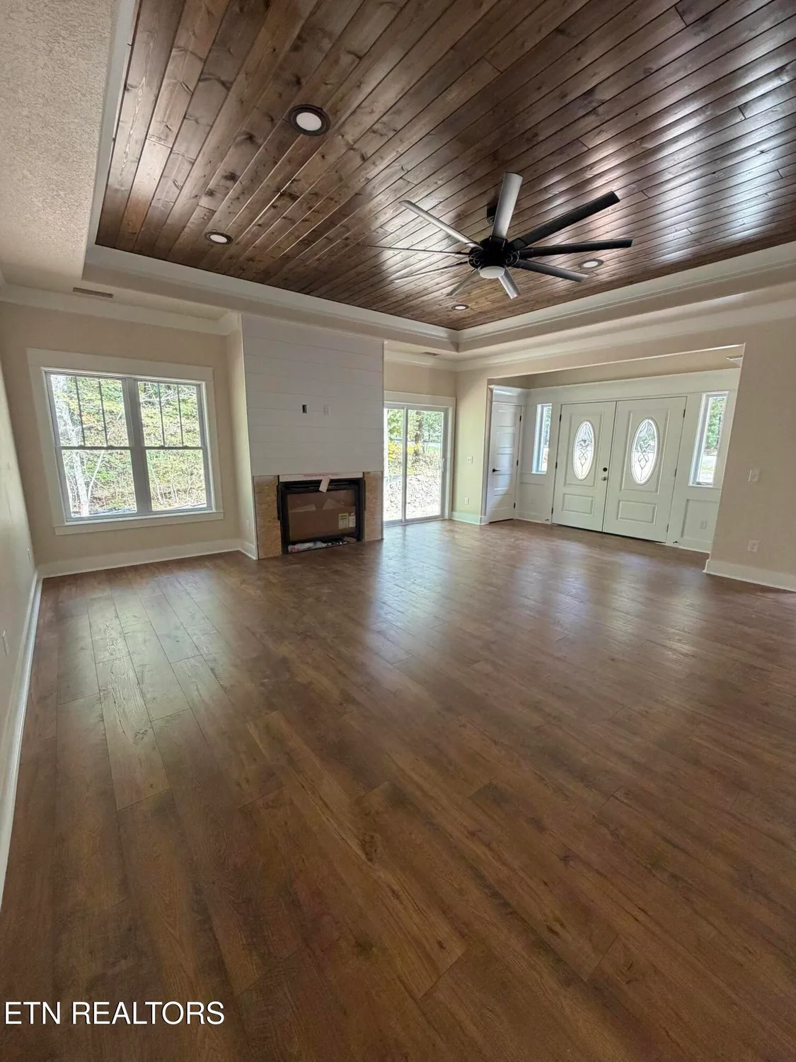 Property Slideshow image 5 of 24 | 414 beachwood dr, Crossville, TN, 38558
