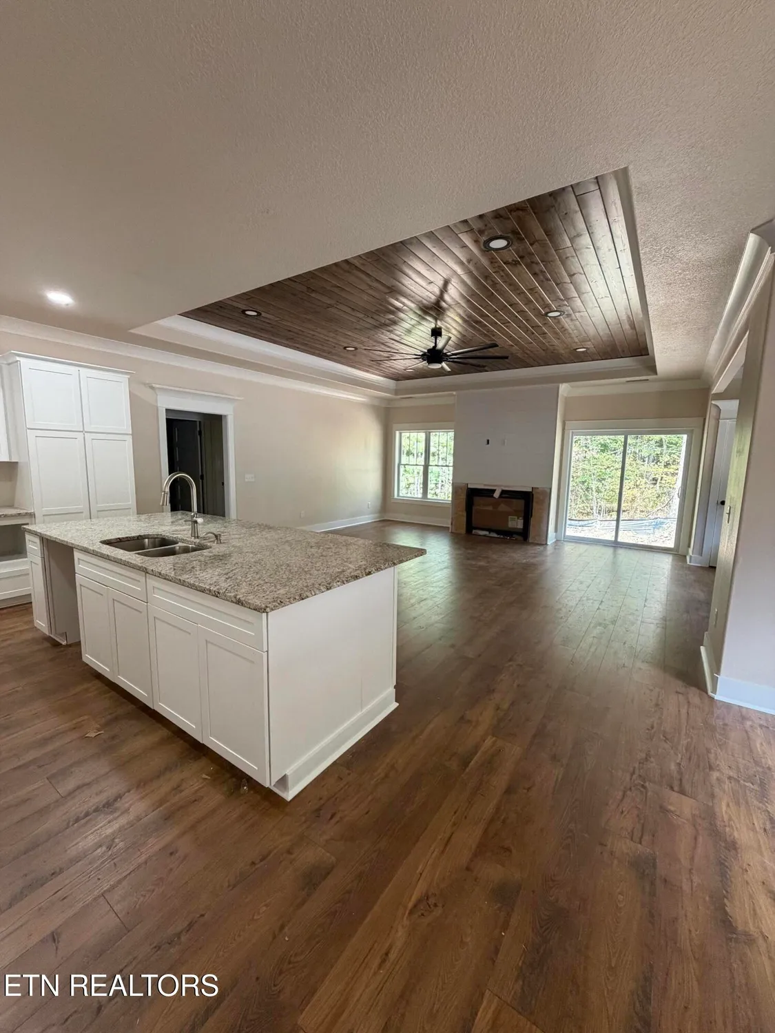 Property Slideshow image 8 of 24 | 414 beachwood dr, Crossville, TN, 38558