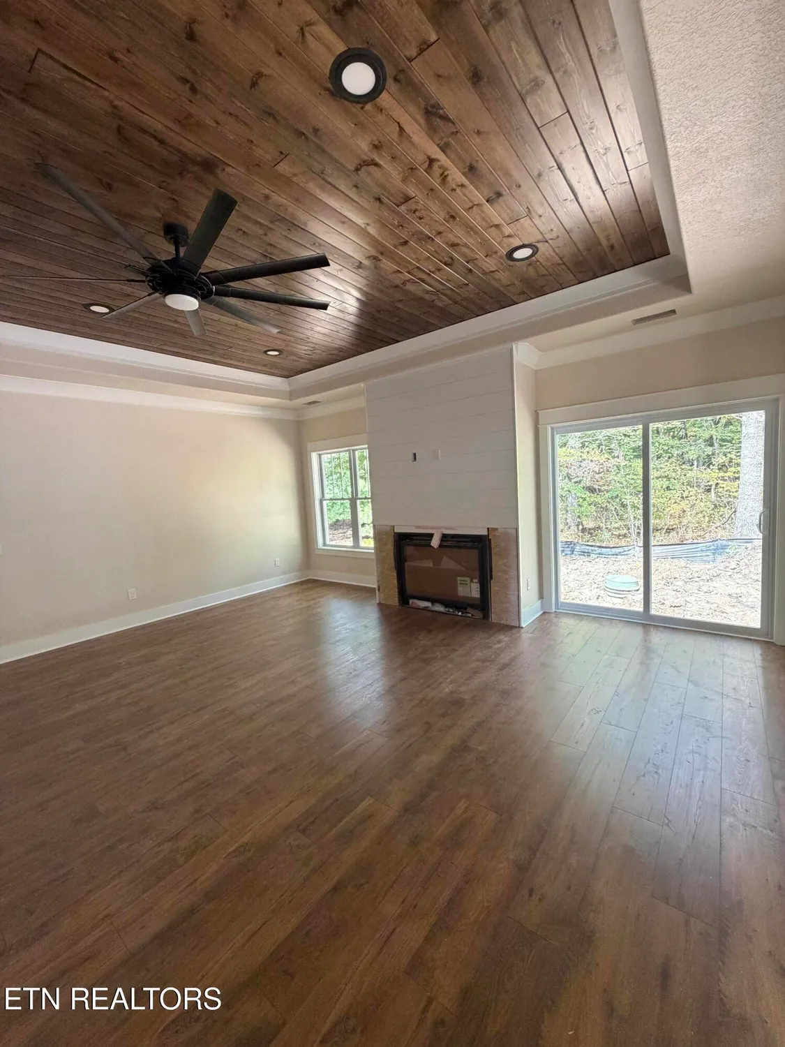 Property Slideshow image 6 of 24 | 414 beachwood dr, Crossville, TN, 38558