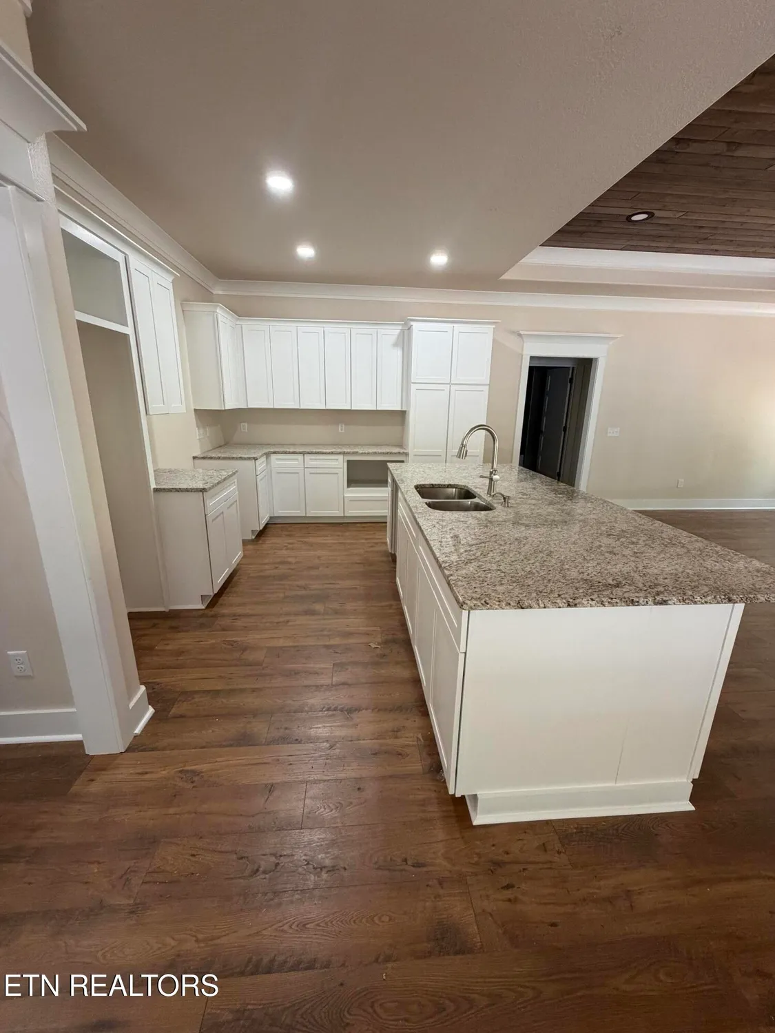 Property Slideshow image 12 of 24 | 414 beachwood dr, Crossville, TN, 38558