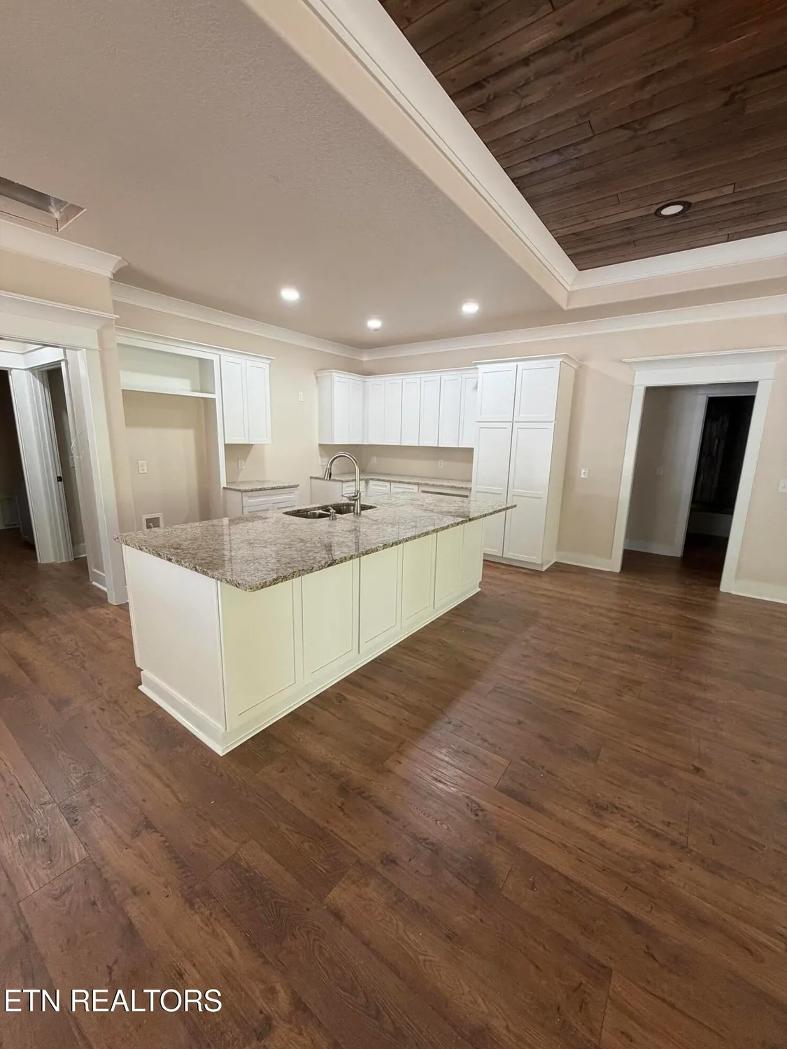 Property Slideshow image 9 of 24 | 414 beachwood dr, Crossville, TN, 38558