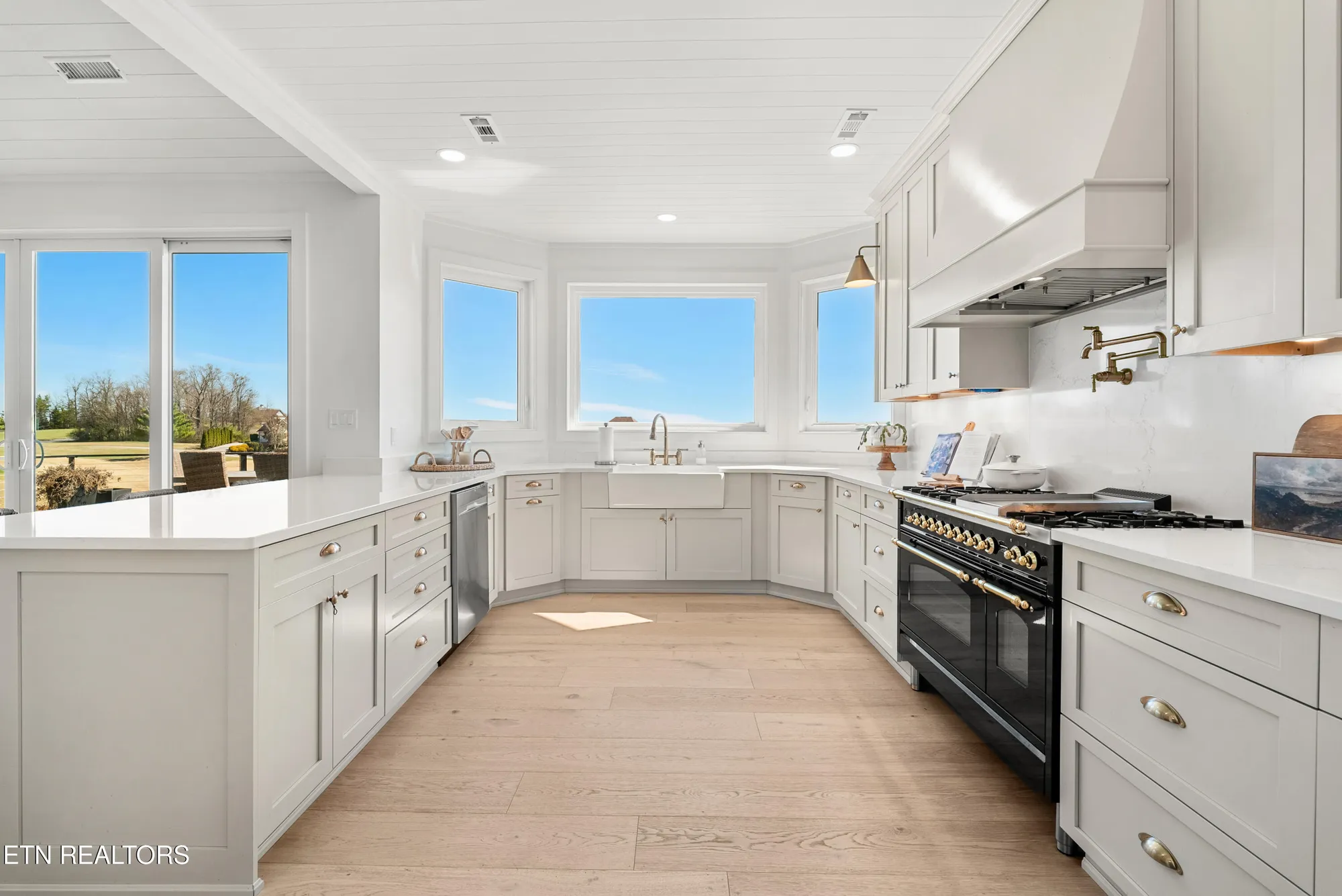 Property Slideshow image 22 of 59 | 211 osprey cir, Vonore, TN, 37885