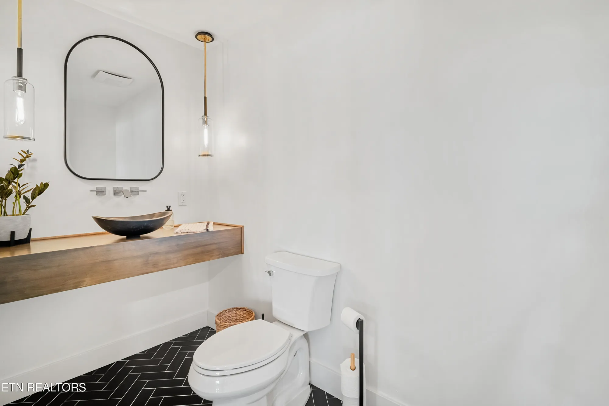 Property Slideshow image 43 of 59 | 211 osprey cir, Vonore, TN, 37885