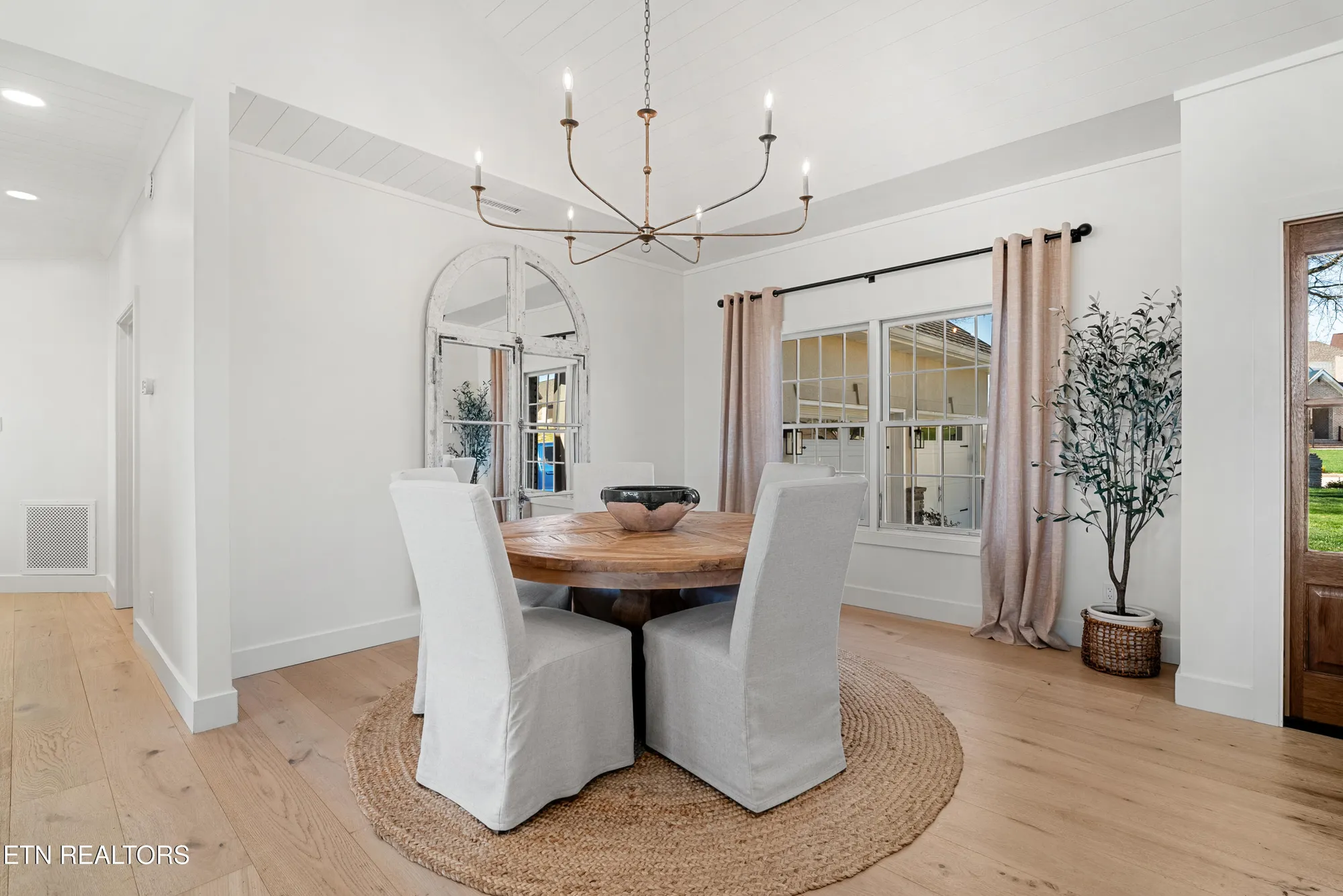 Property Slideshow image 9 of 59 | 211 osprey cir, Vonore, TN, 37885