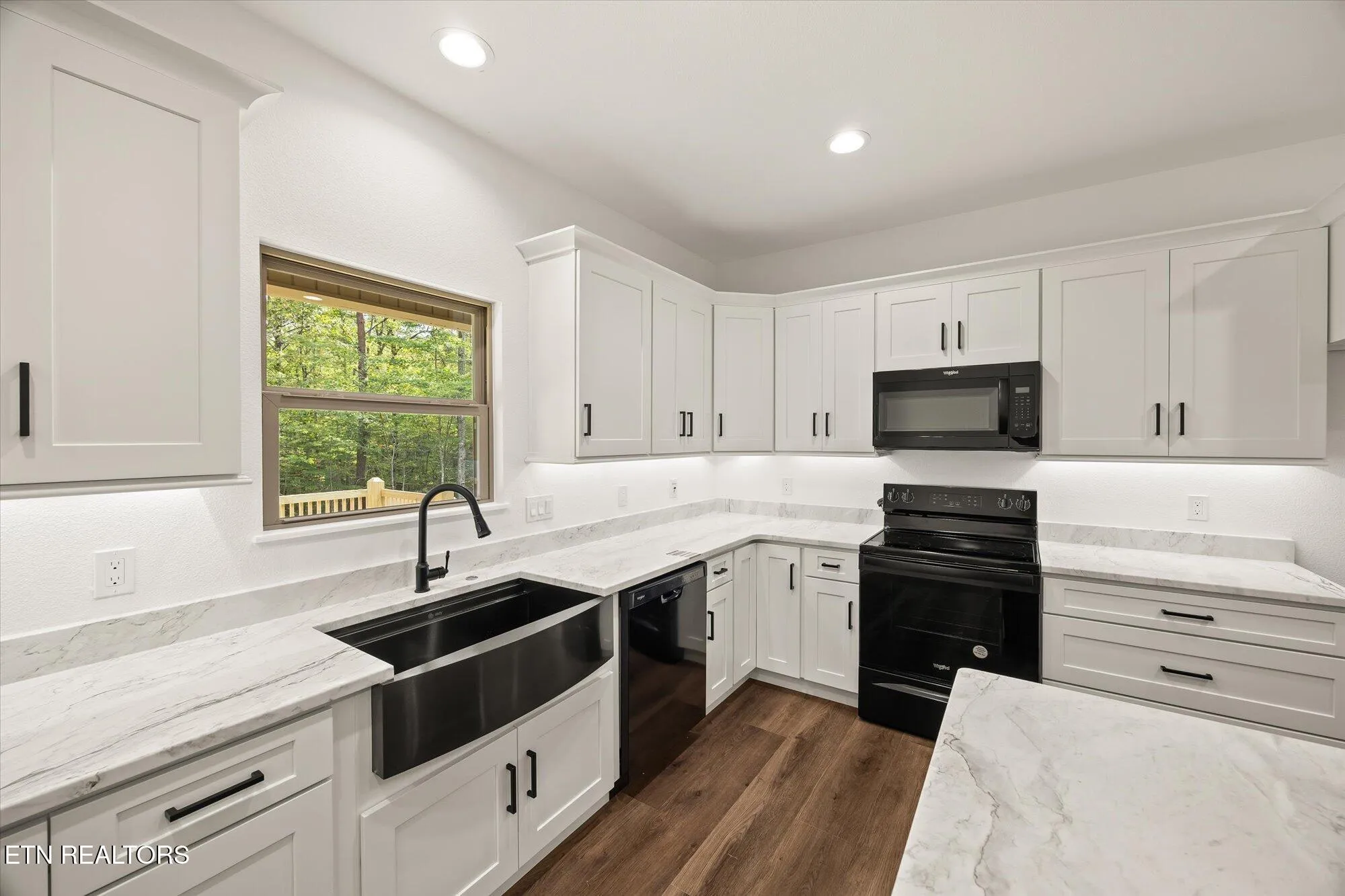 Property Slideshow image 12 of 39 | 440 saint george dr, Crossville, TN, 38558