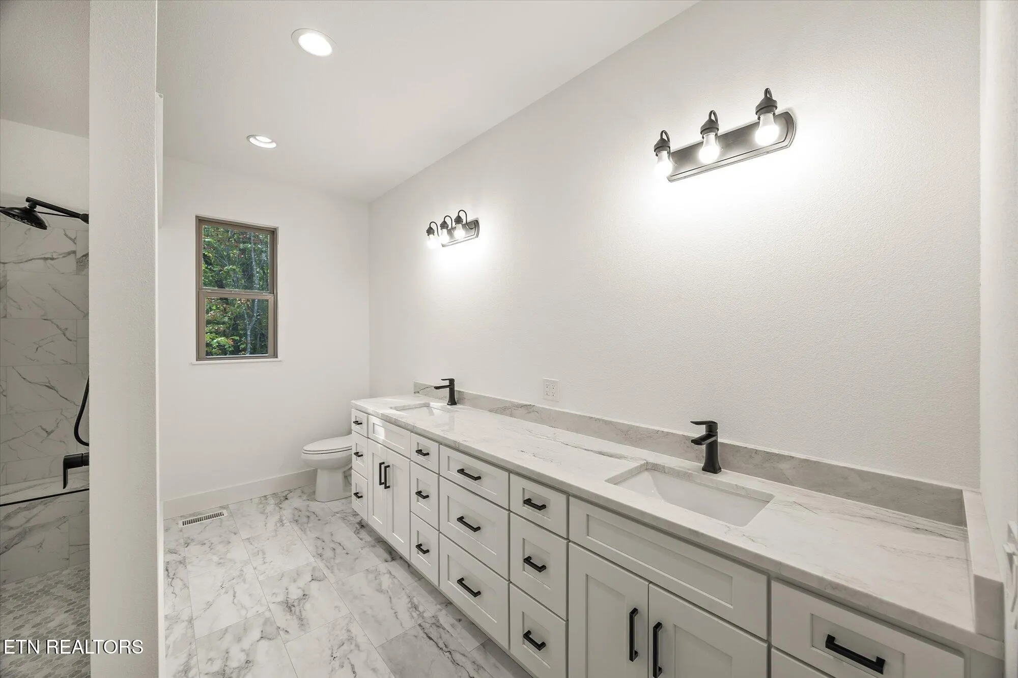 Property Slideshow image 17 of 39 | 440 saint george dr, Crossville, TN, 38558