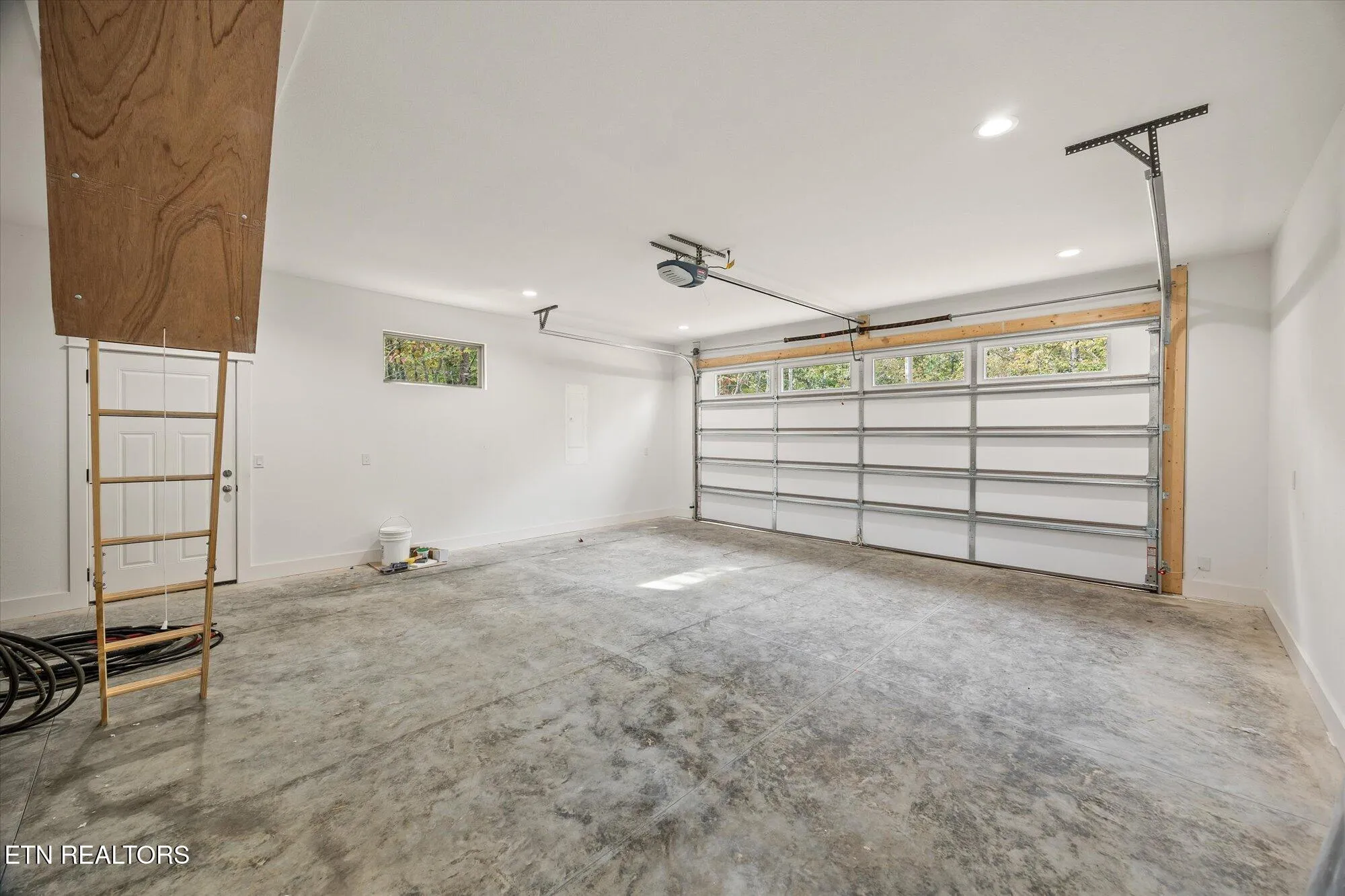 Property Slideshow image 25 of 39 | 440 saint george dr, Crossville, TN, 38558