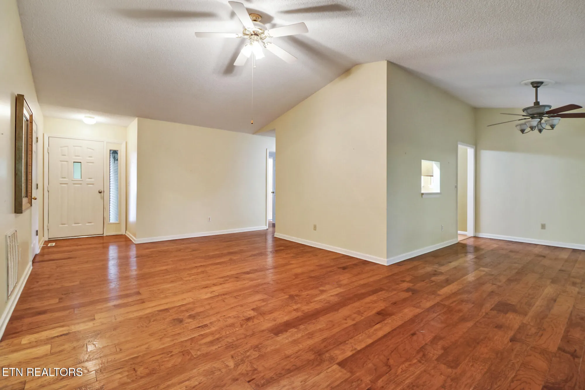 Property Slideshow image 5 of 31 | 132 cromwell ln, Crossville, TN, 38558