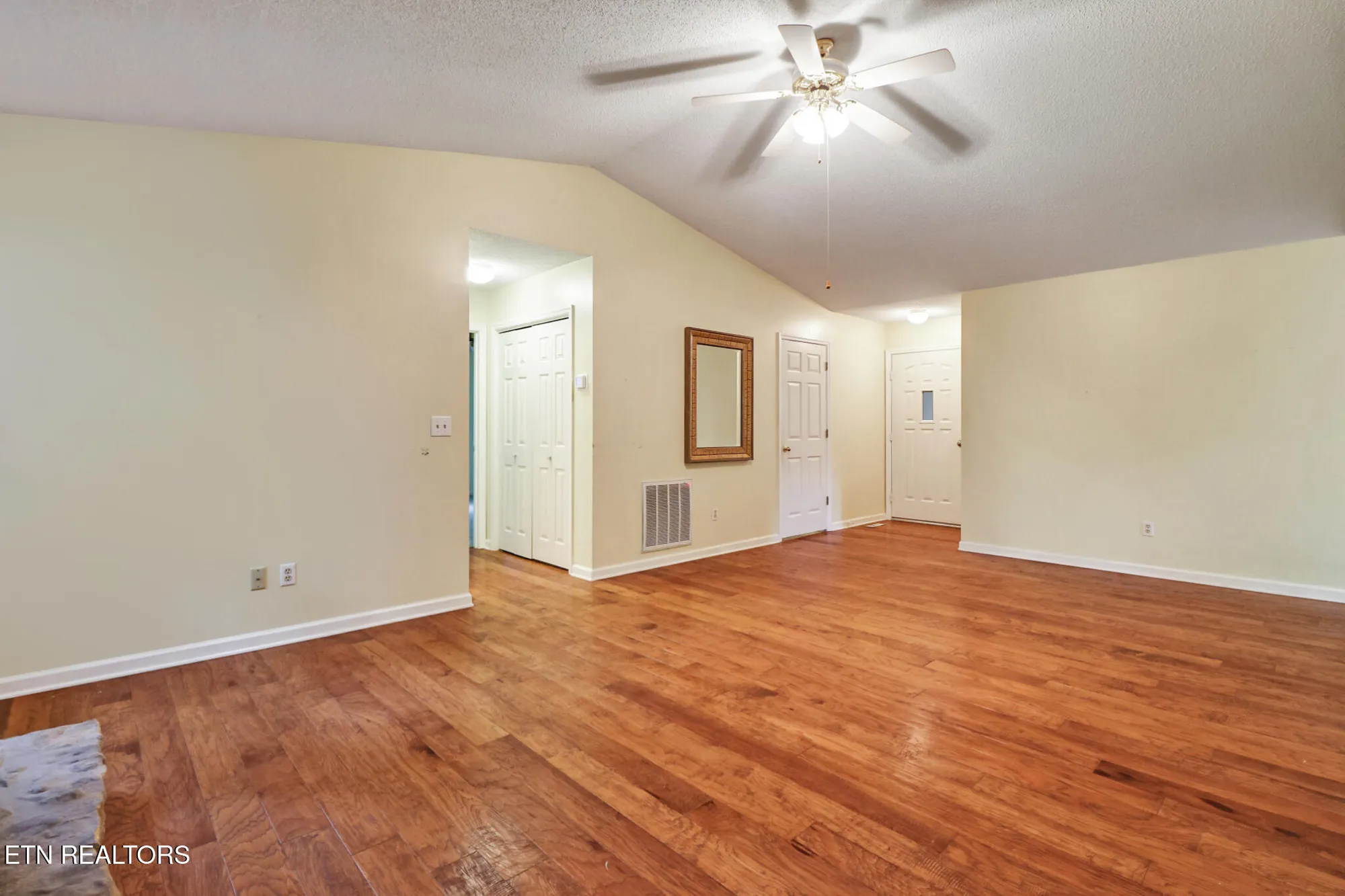 Property Slideshow image 6 of 31 | 132 cromwell ln, Crossville, TN, 38558