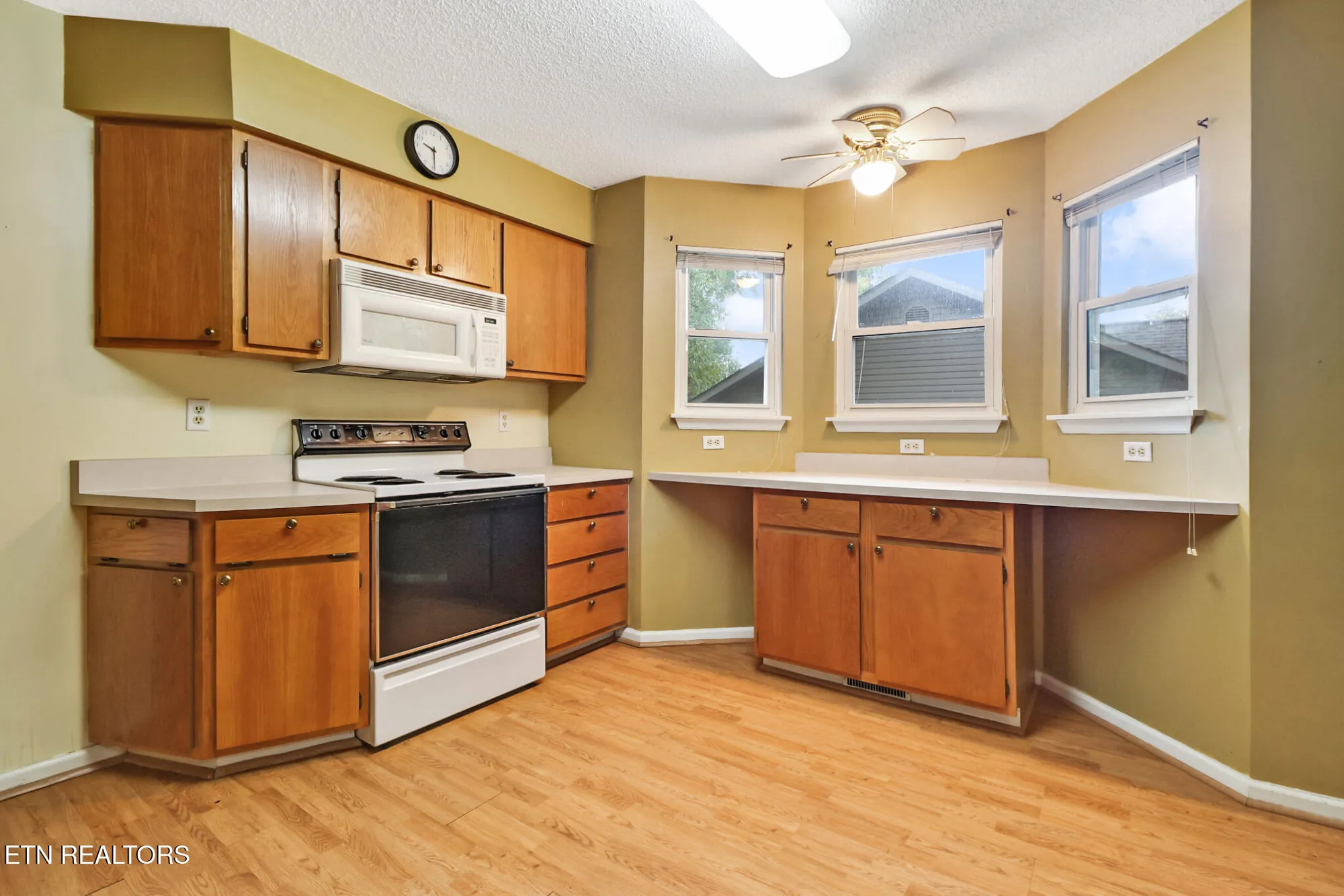 Property Slideshow image 11 of 31 | 132 cromwell ln, Crossville, TN, 38558