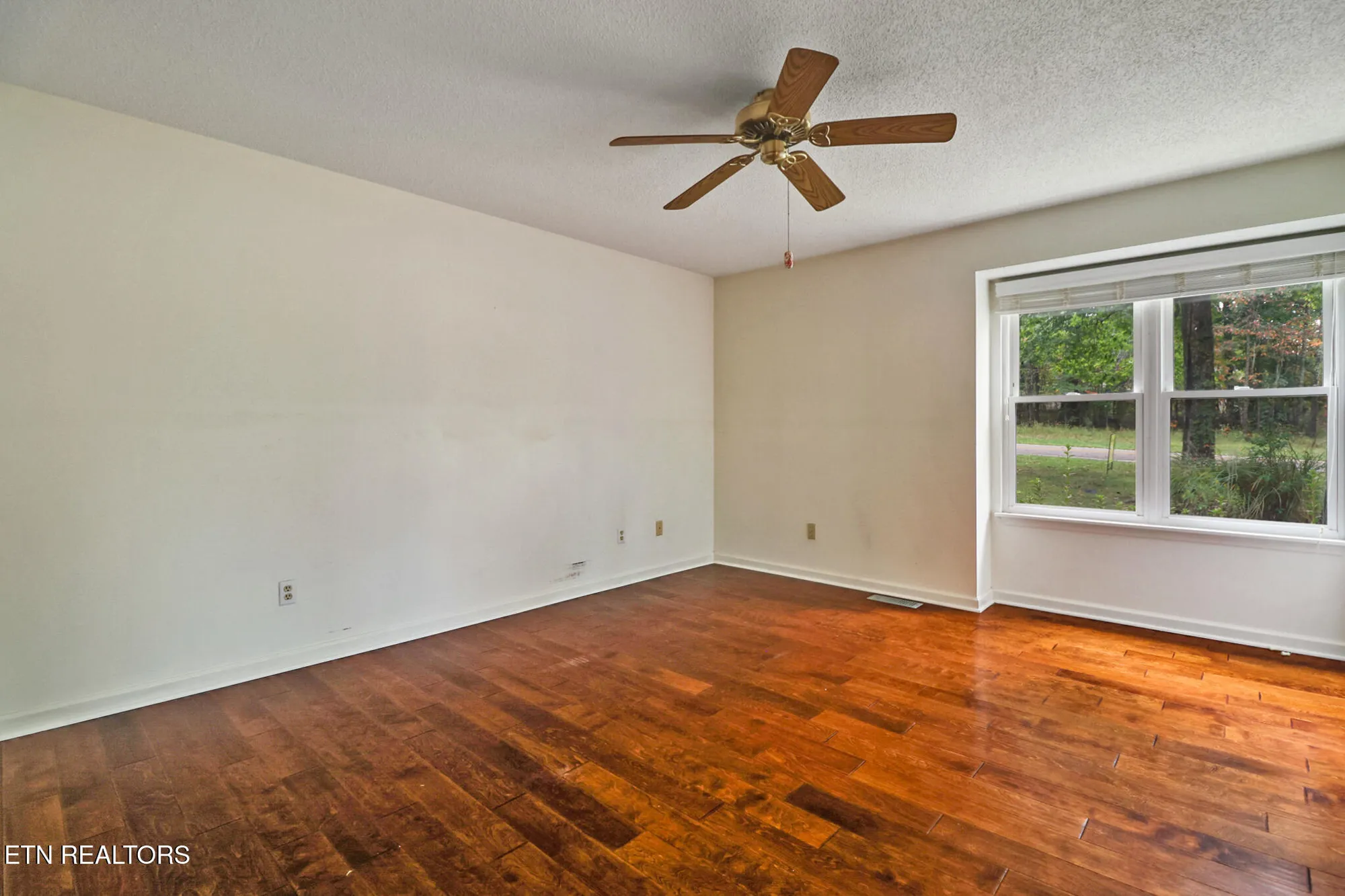 Property Slideshow image 12 of 31 | 132 cromwell ln, Crossville, TN, 38558