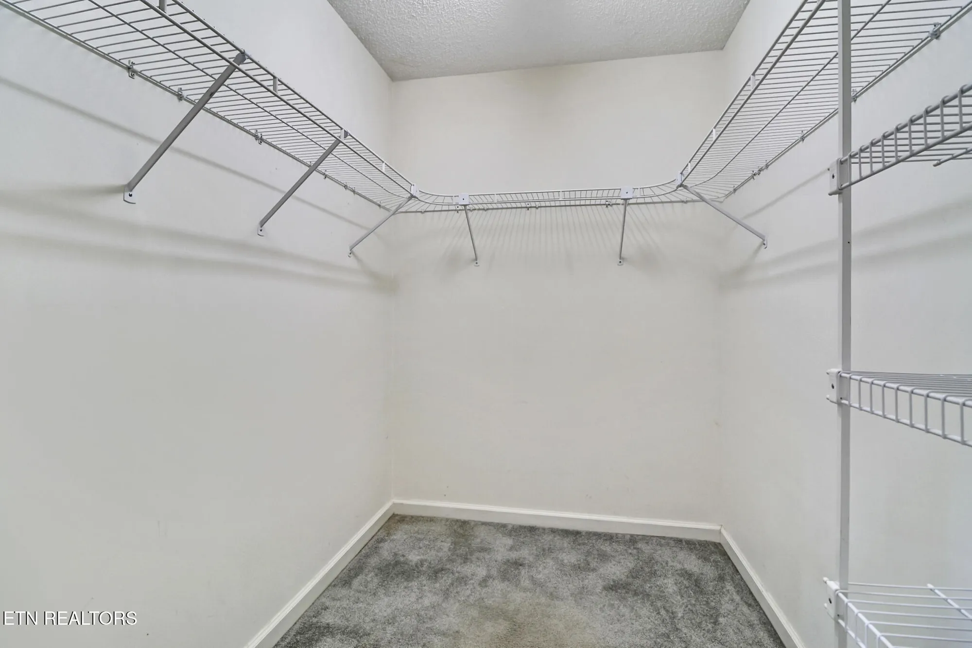 Property Slideshow image 14 of 31 | 132 cromwell ln, Crossville, TN, 38558