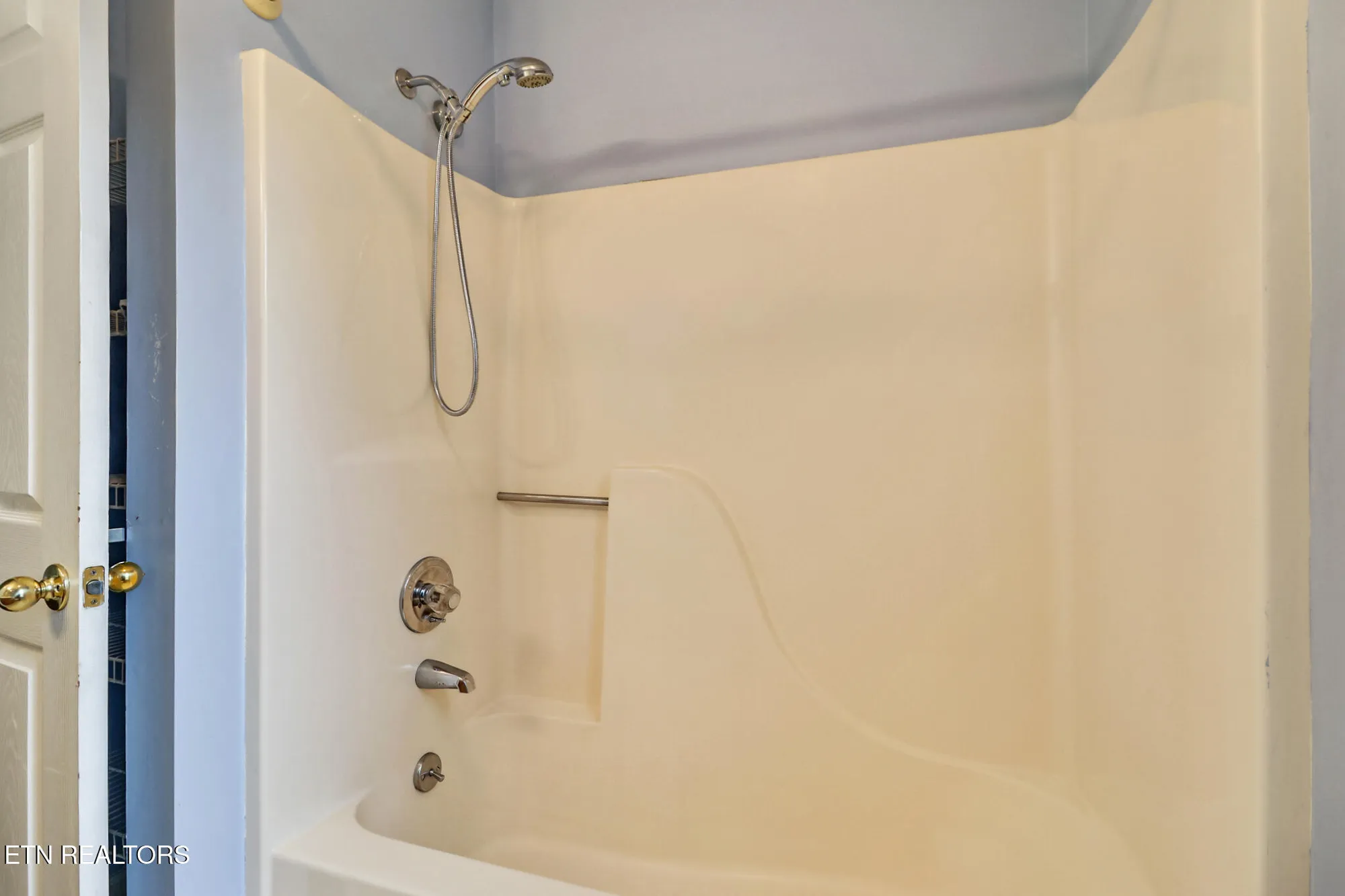 Property Slideshow image 16 of 31 | 132 cromwell ln, Crossville, TN, 38558