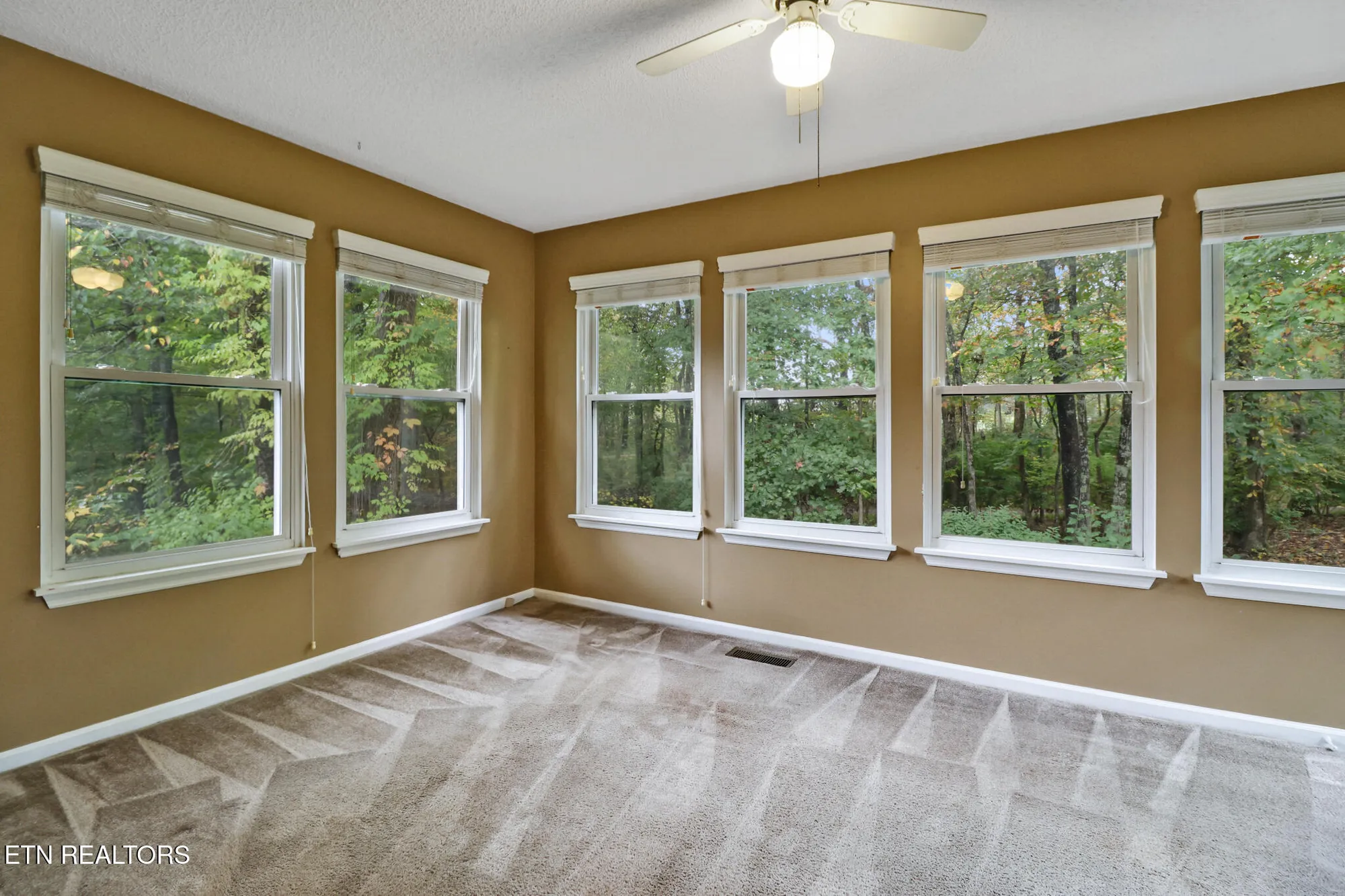 Property Slideshow image 8 of 31 | 132 cromwell ln, Crossville, TN, 38558