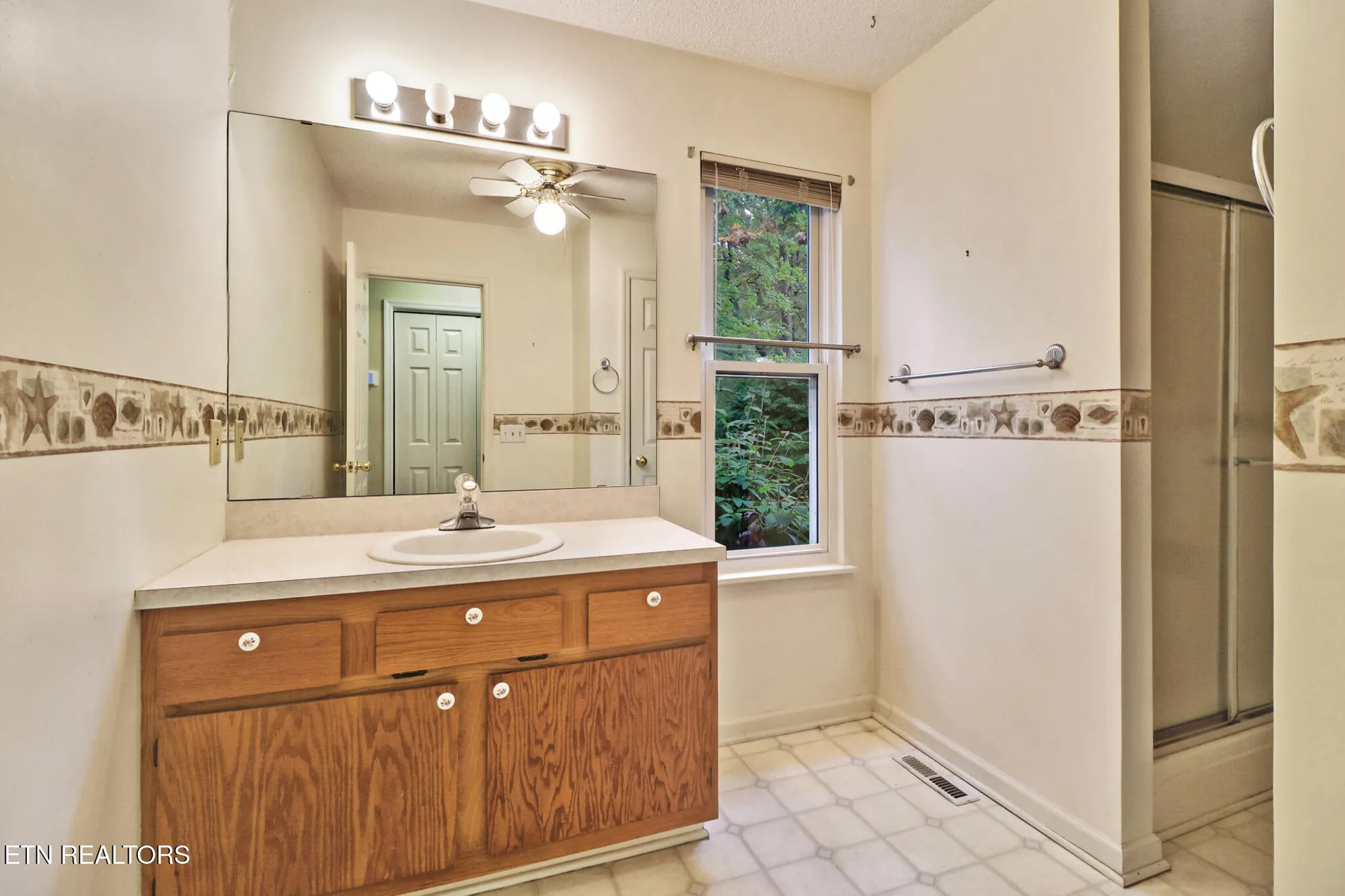 Property Slideshow image 20 of 31 | 132 cromwell ln, Crossville, TN, 38558