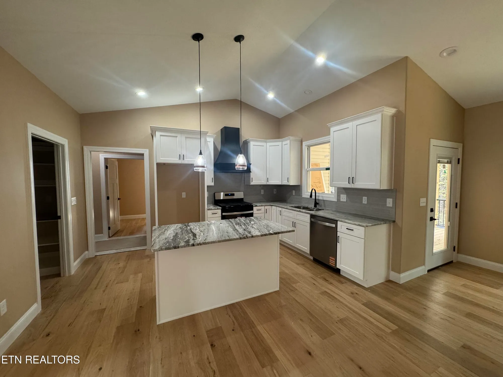 Property Slideshow image 3 of 18 | 164 hawes cir, Crossville, TN, 38558