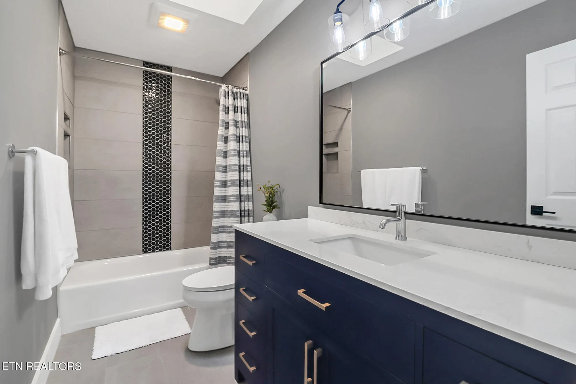 Property Slideshow image 31 of 46 | 123 lakeview dr, Crossville, TN, 38558