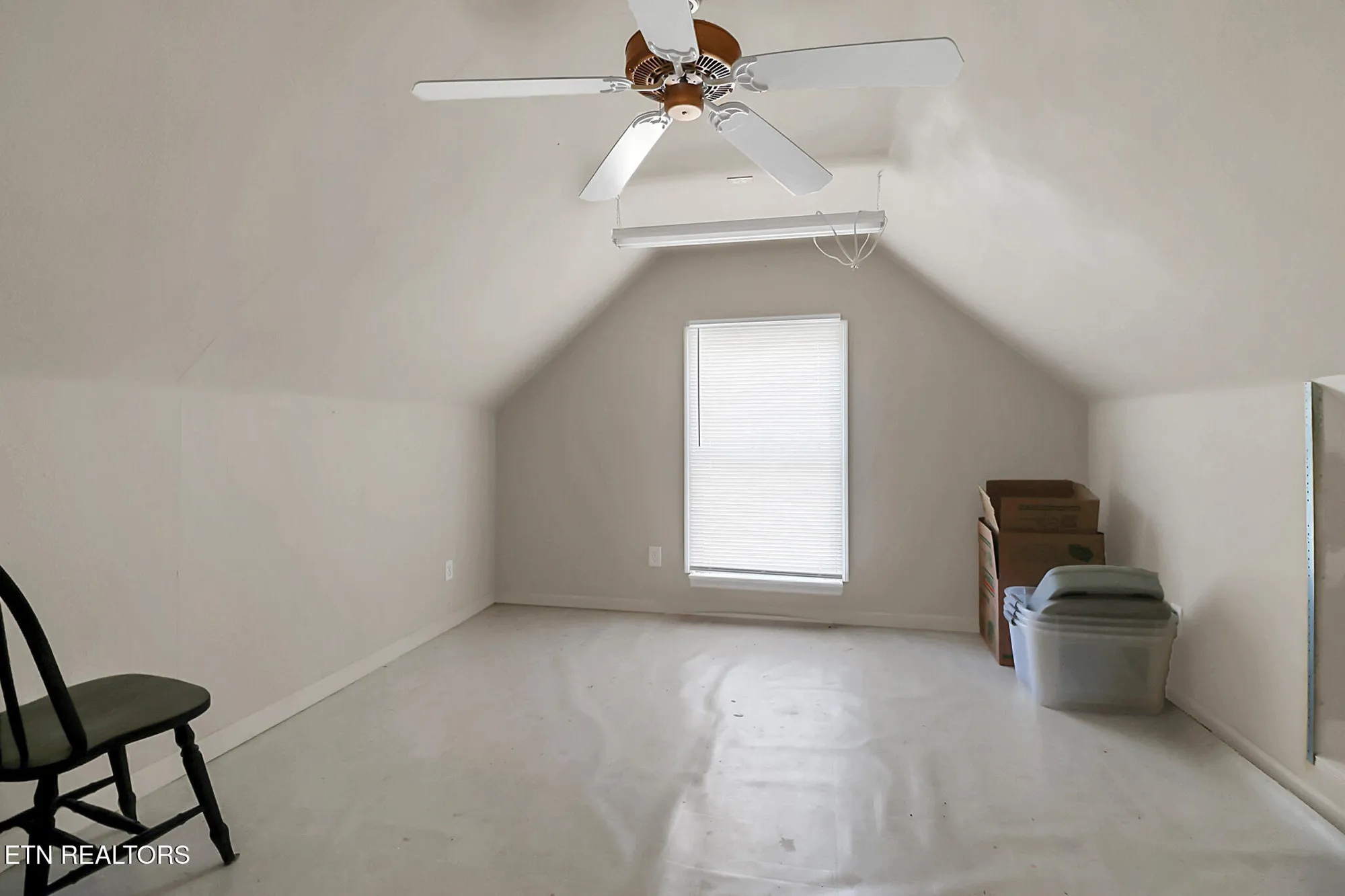 Property Slideshow image 34 of 46 | 123 lakeview dr, Crossville, TN, 38558