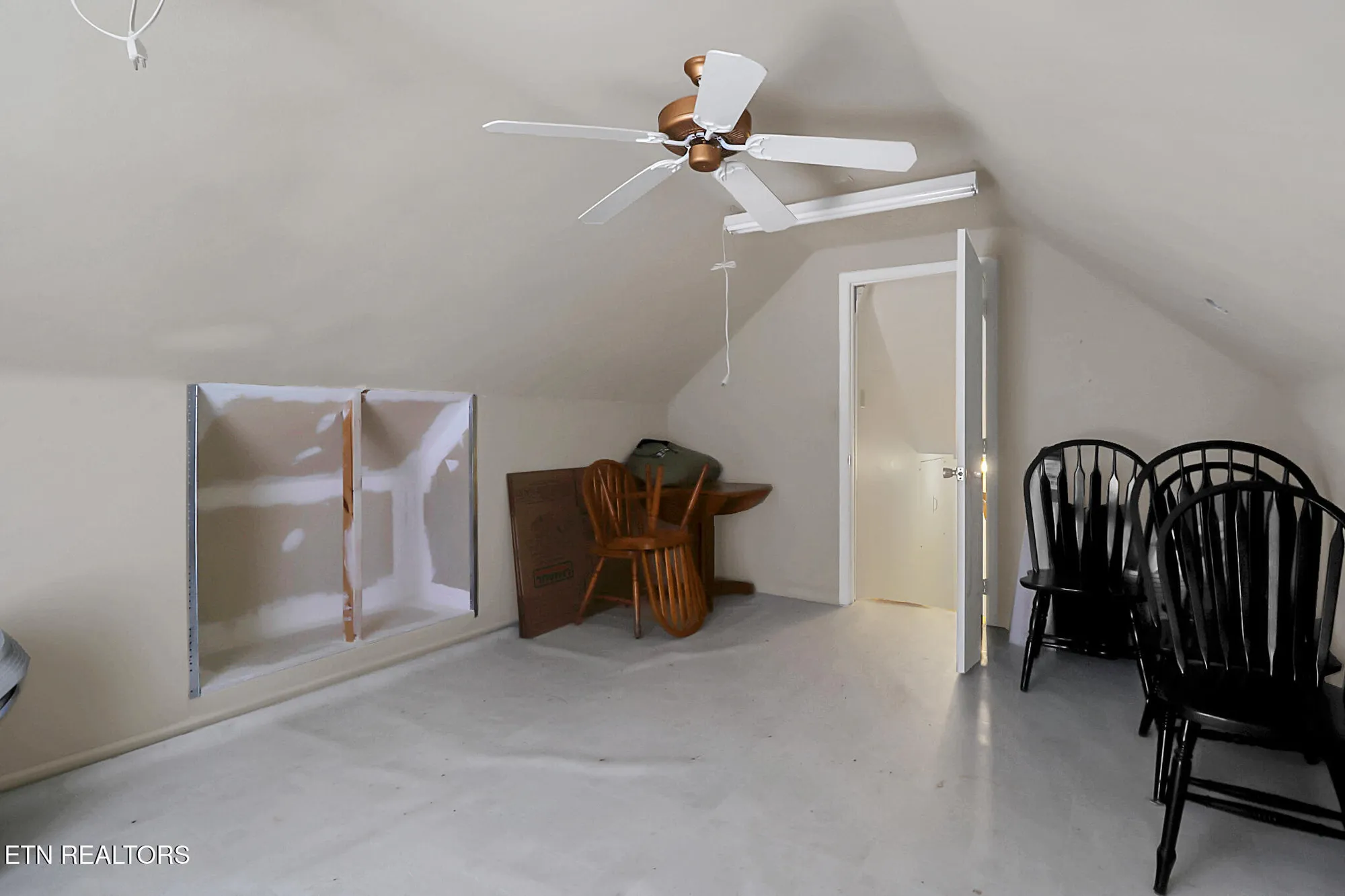 Property Slideshow image 35 of 46 | 123 lakeview dr, Crossville, TN, 38558