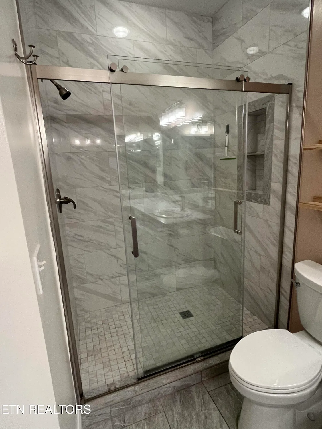 Property Slideshow image 8 of 17 | 565 rarity bay pkwy apt 103a, Vonore, TN, 37885