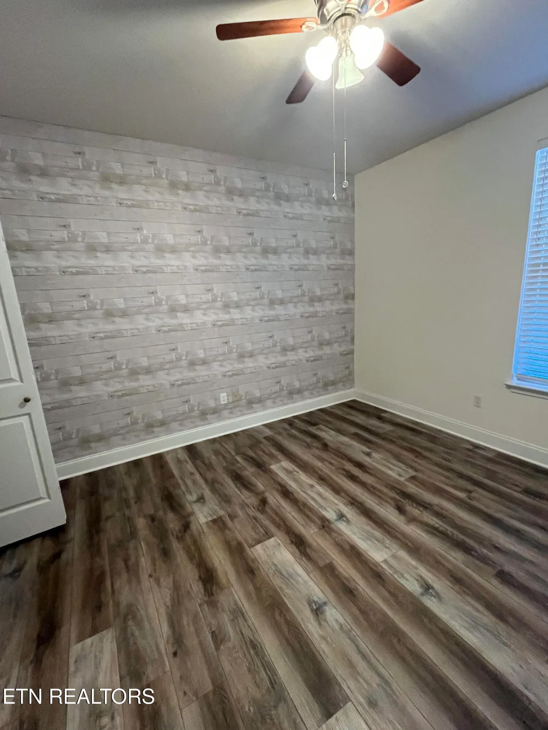 Property Slideshow image 7 of 17 | 565 rarity bay pkwy apt 103a, Vonore, TN, 37885