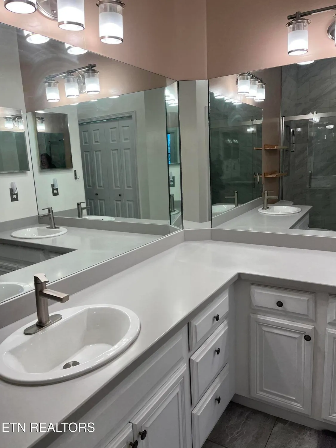 Property Slideshow image 6 of 17 | 565 rarity bay pkwy apt 103a, Vonore, TN, 37885