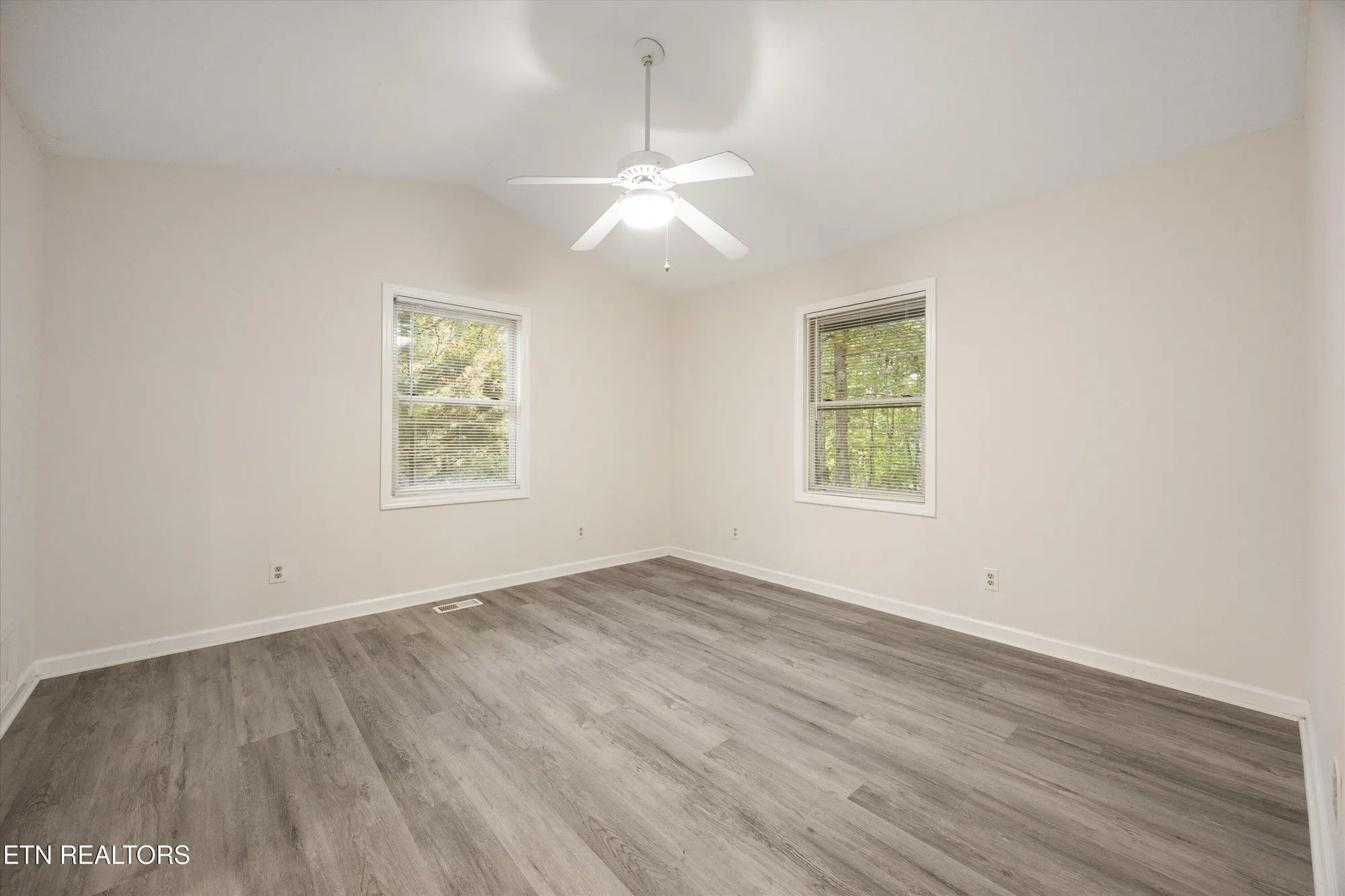 Property Slideshow image 15 of 29 | 137 kawatuska way, Loudon, TN, 37774