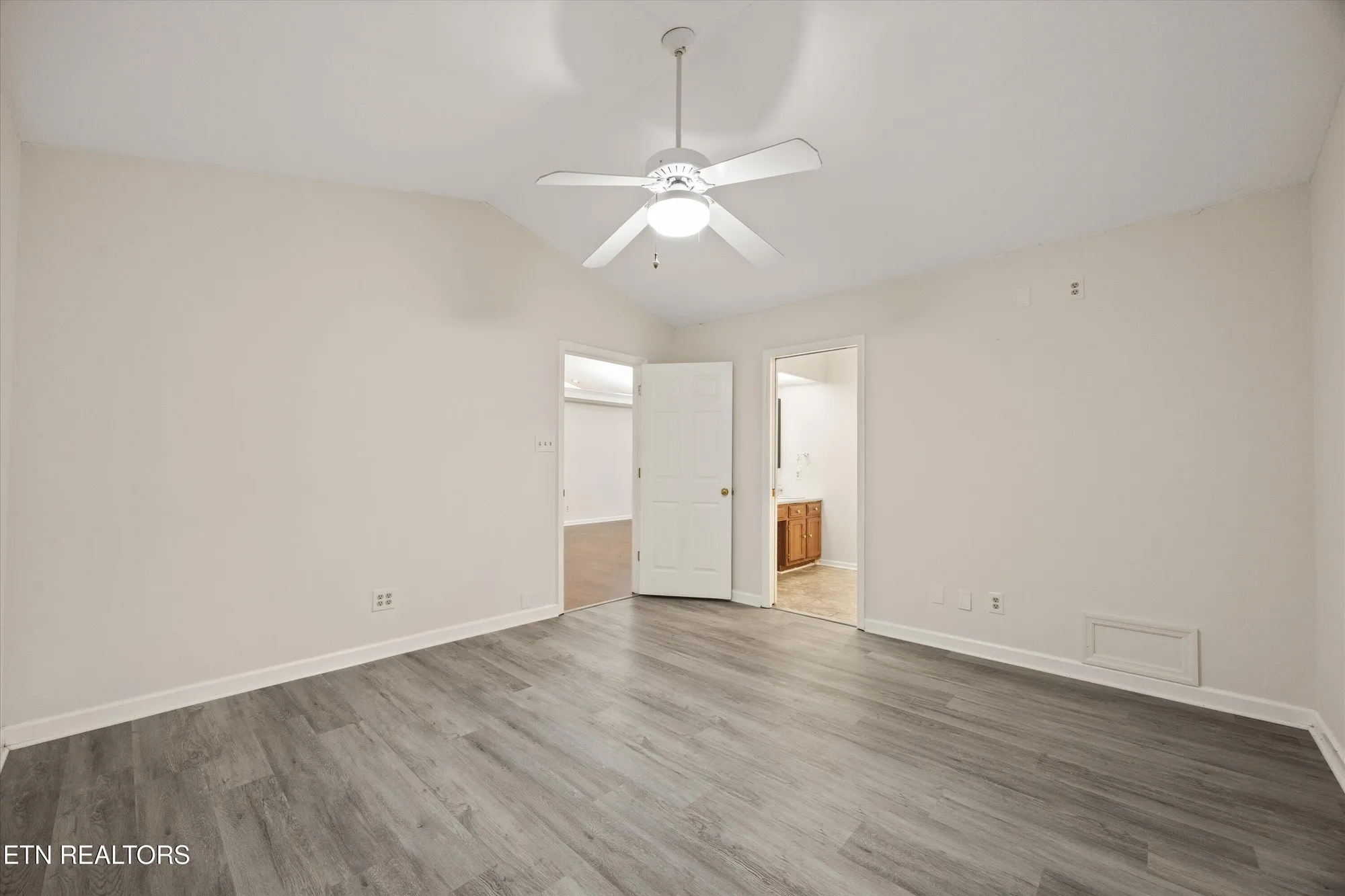 Property Slideshow image 16 of 29 | 137 kawatuska way, Loudon, TN, 37774