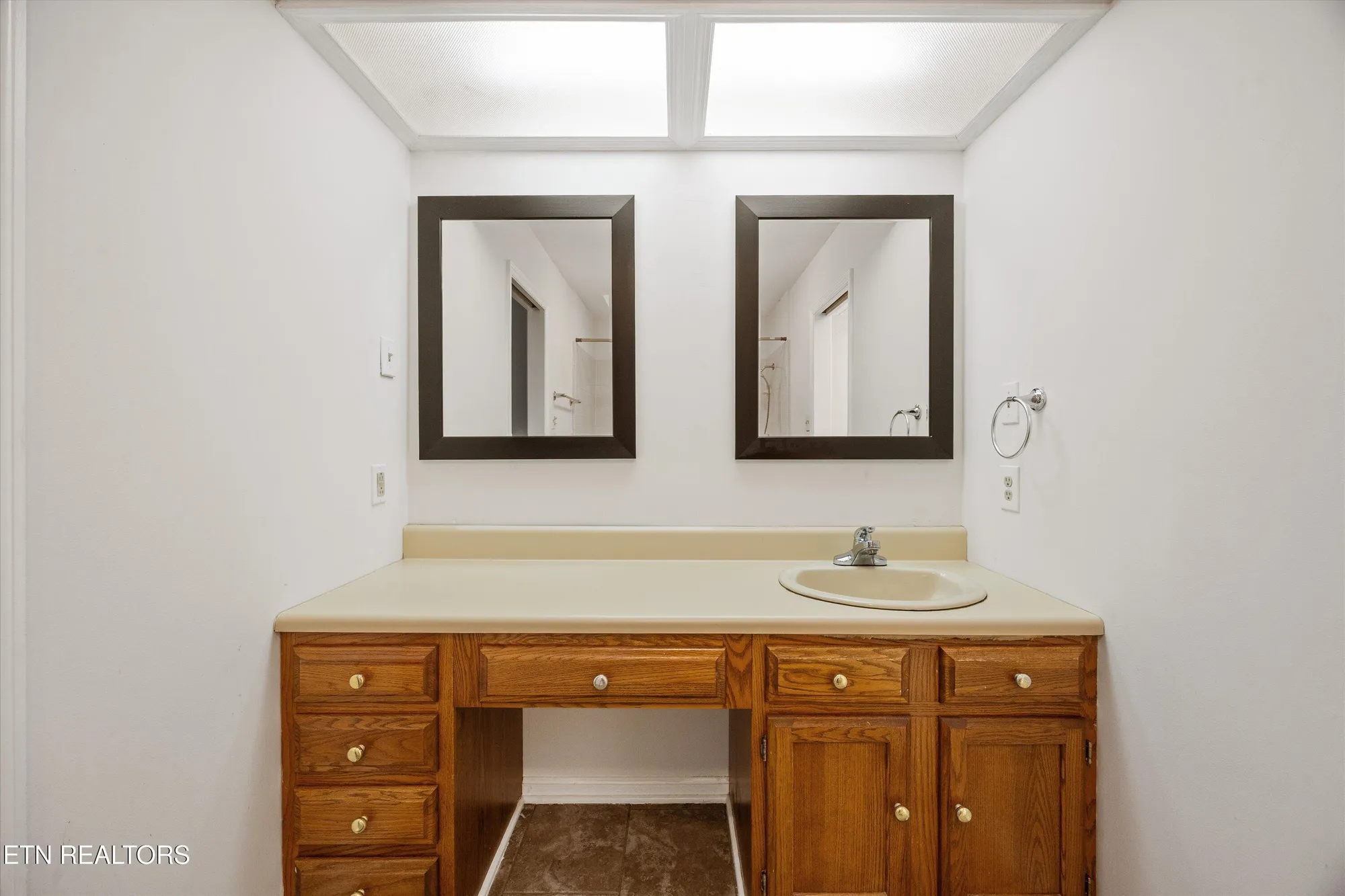 Property Slideshow image 17 of 29 | 137 kawatuska way, Loudon, TN, 37774