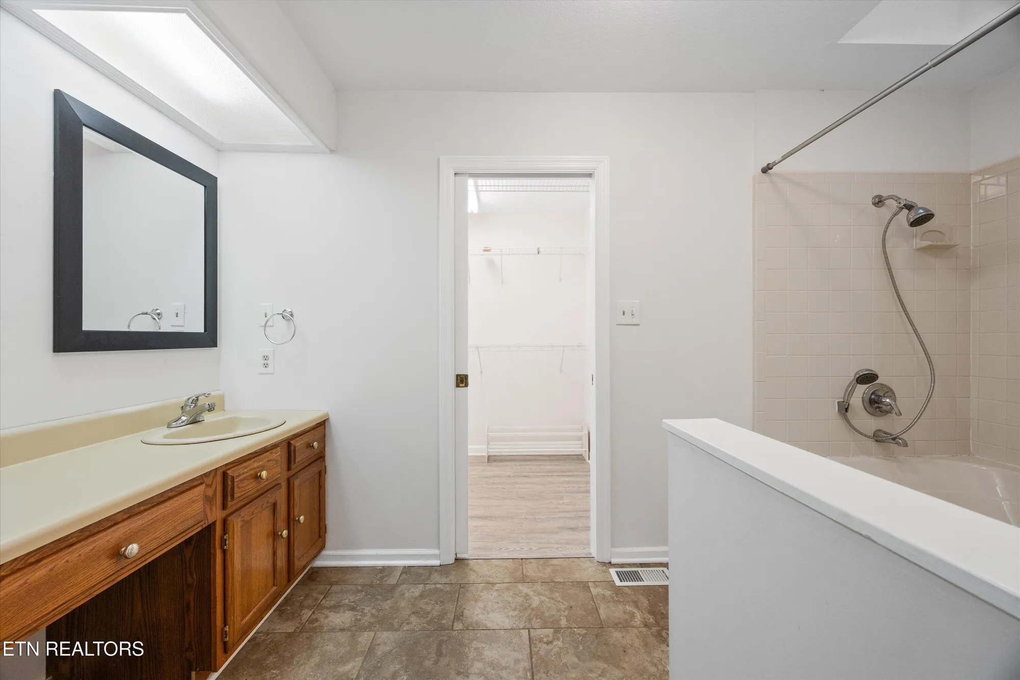 Property Slideshow image 18 of 29 | 137 kawatuska way, Loudon, TN, 37774