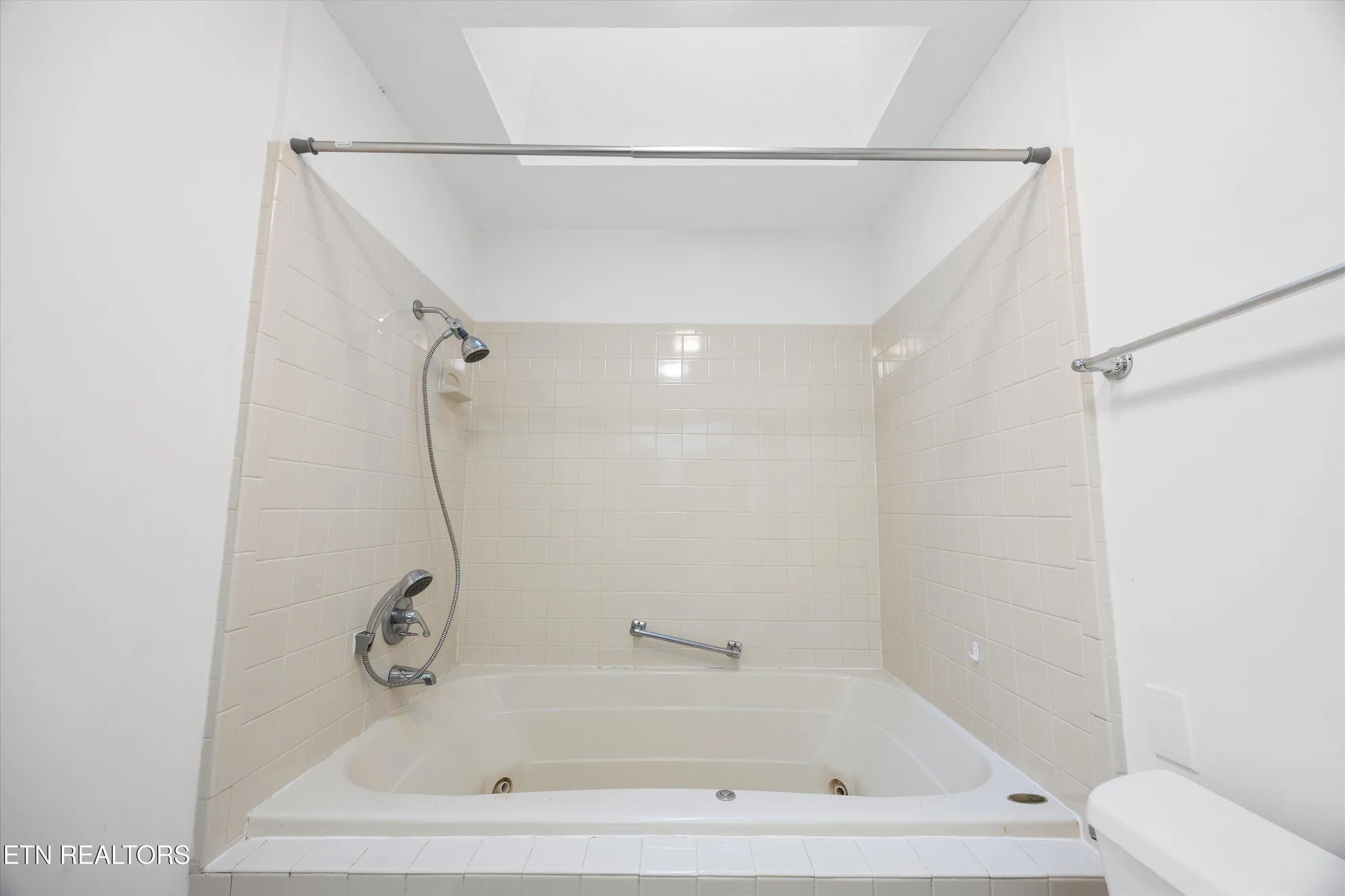 Property Slideshow image 19 of 29 | 137 kawatuska way, Loudon, TN, 37774