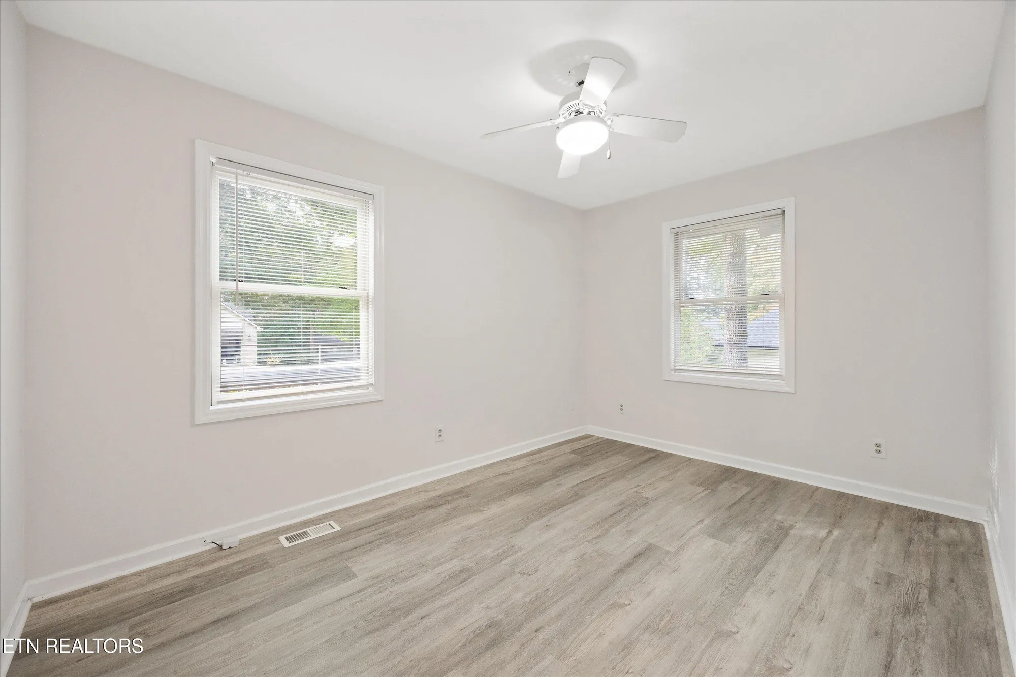 Property Slideshow image 23 of 29 | 137 kawatuska way, Loudon, TN, 37774