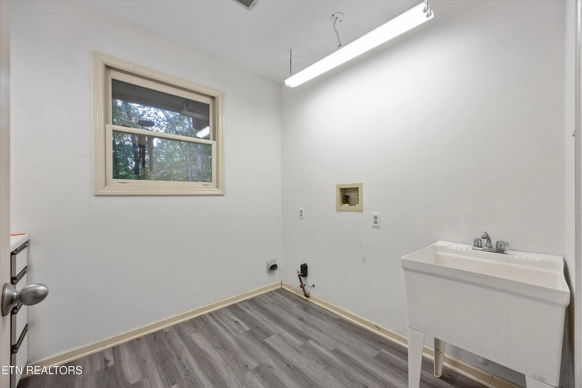 Property Slideshow image 25 of 29 | 137 kawatuska way, Loudon, TN, 37774