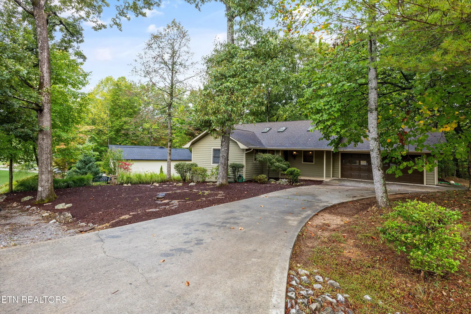 Property Slideshow image 4 of 29 | 137 kawatuska way, Loudon, TN, 37774