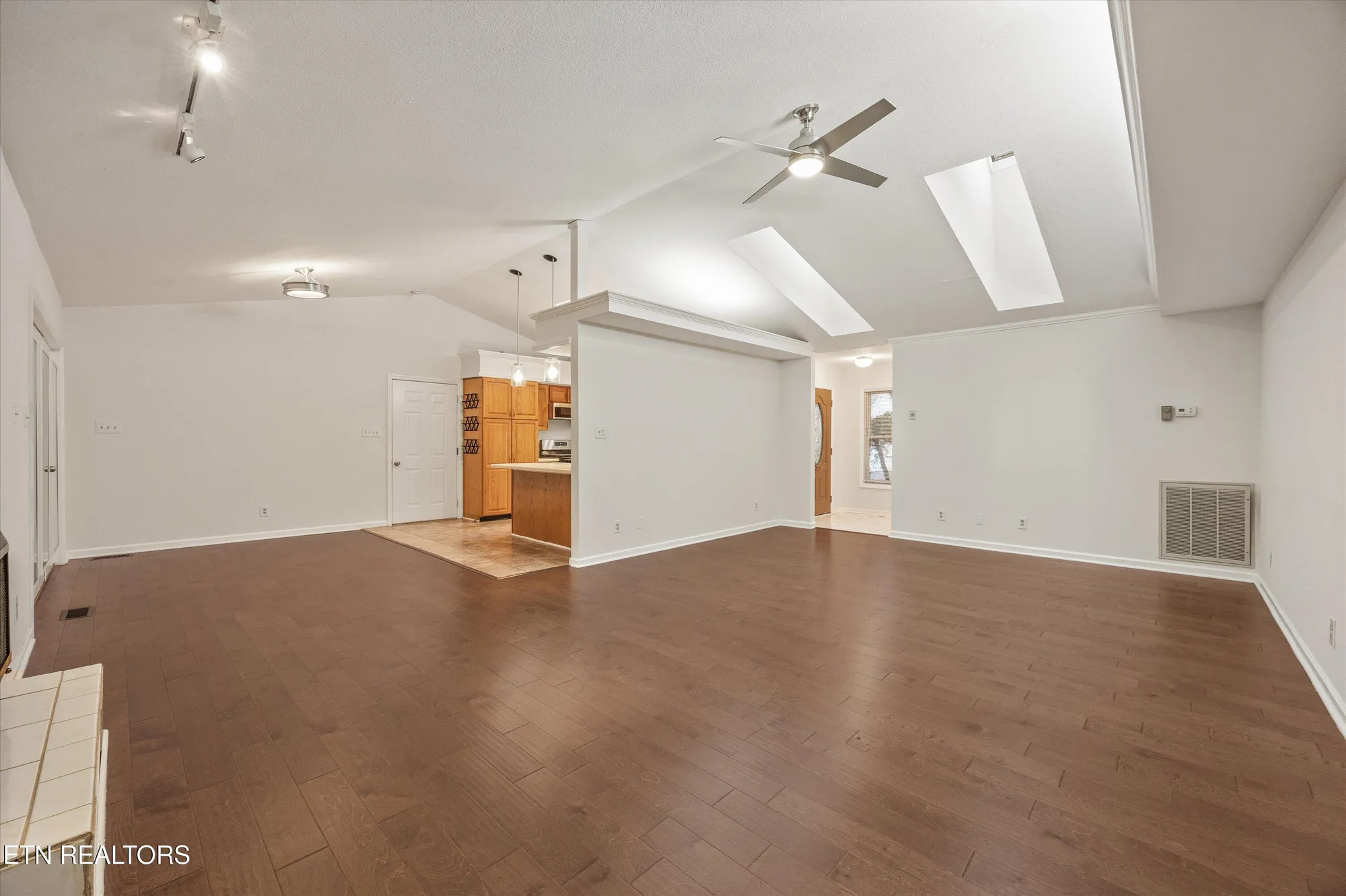 Property Slideshow image 8 of 29 | 137 kawatuska way, Loudon, TN, 37774