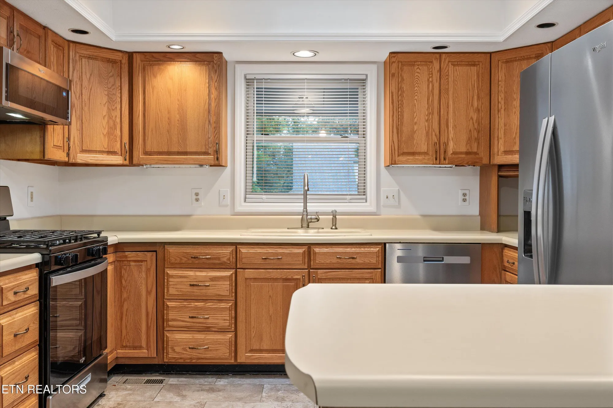 Property Slideshow image 11 of 29 | 137 kawatuska way, Loudon, TN, 37774