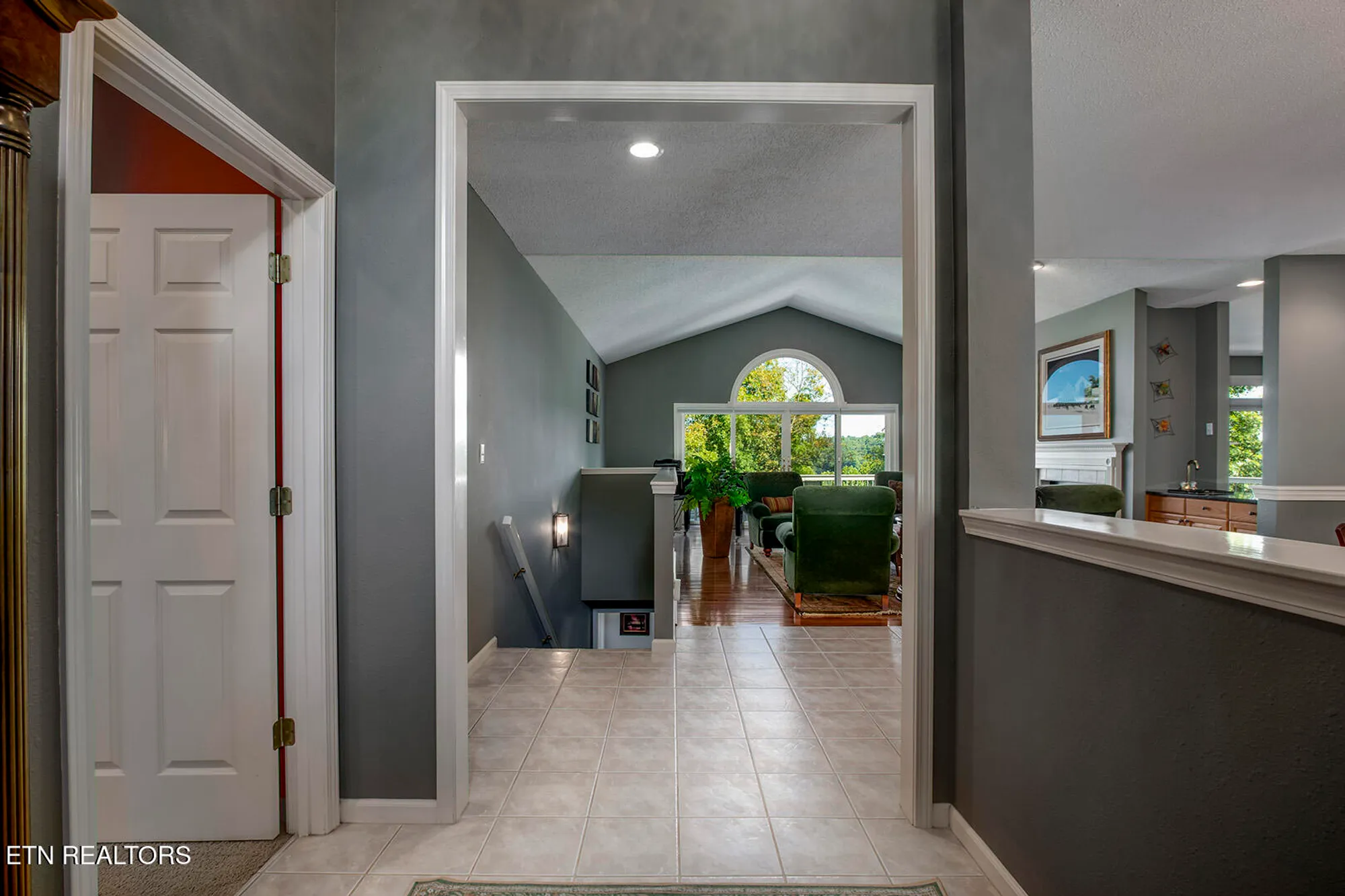 Property Slideshow image 5 of 62 | 410 catoosa ln, Loudon, TN, 37774