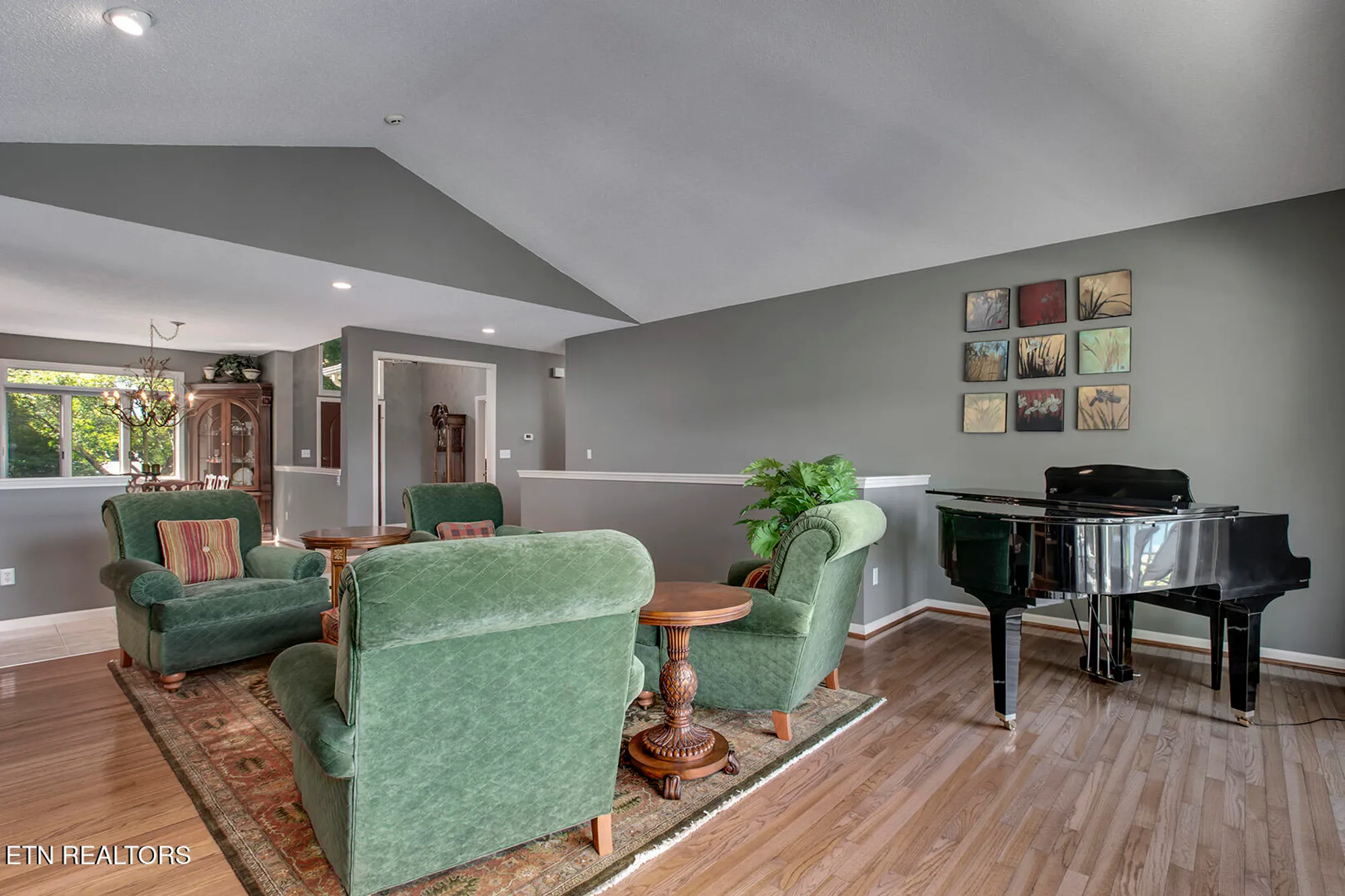 Property Slideshow image 10 of 62 | 410 catoosa ln, Loudon, TN, 37774