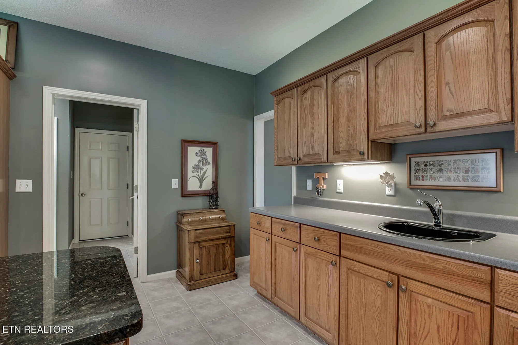 Property Slideshow image 19 of 62 | 410 catoosa ln, Loudon, TN, 37774