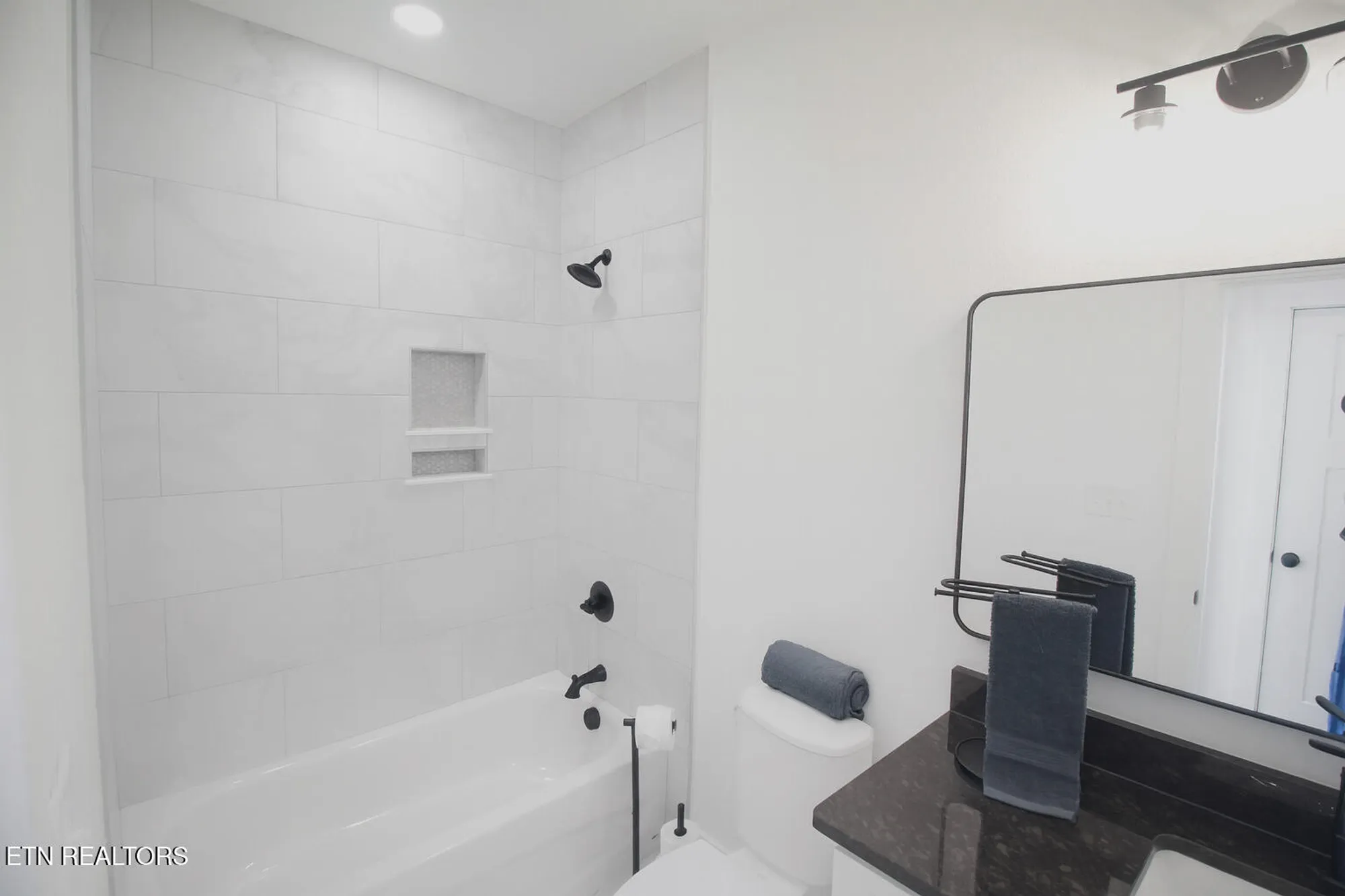 Property Slideshow image 9 of 23 | 305 kawga trce, Loudon, TN, 37774