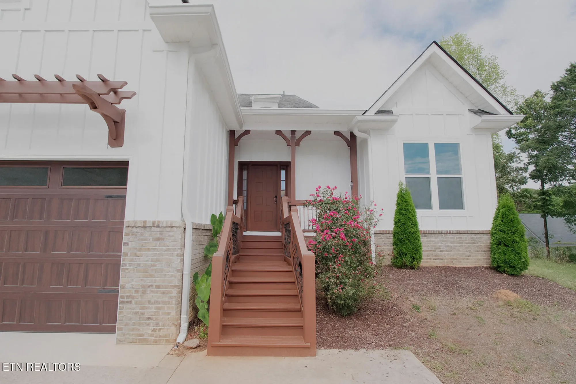 Property Slideshow image 2 of 23 | 305 kawga trce, Loudon, TN, 37774