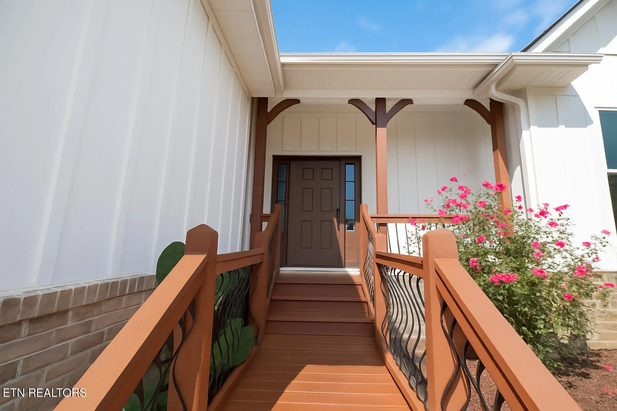 Property Slideshow image 3 of 23 | 305 kawga trce, Loudon, TN, 37774