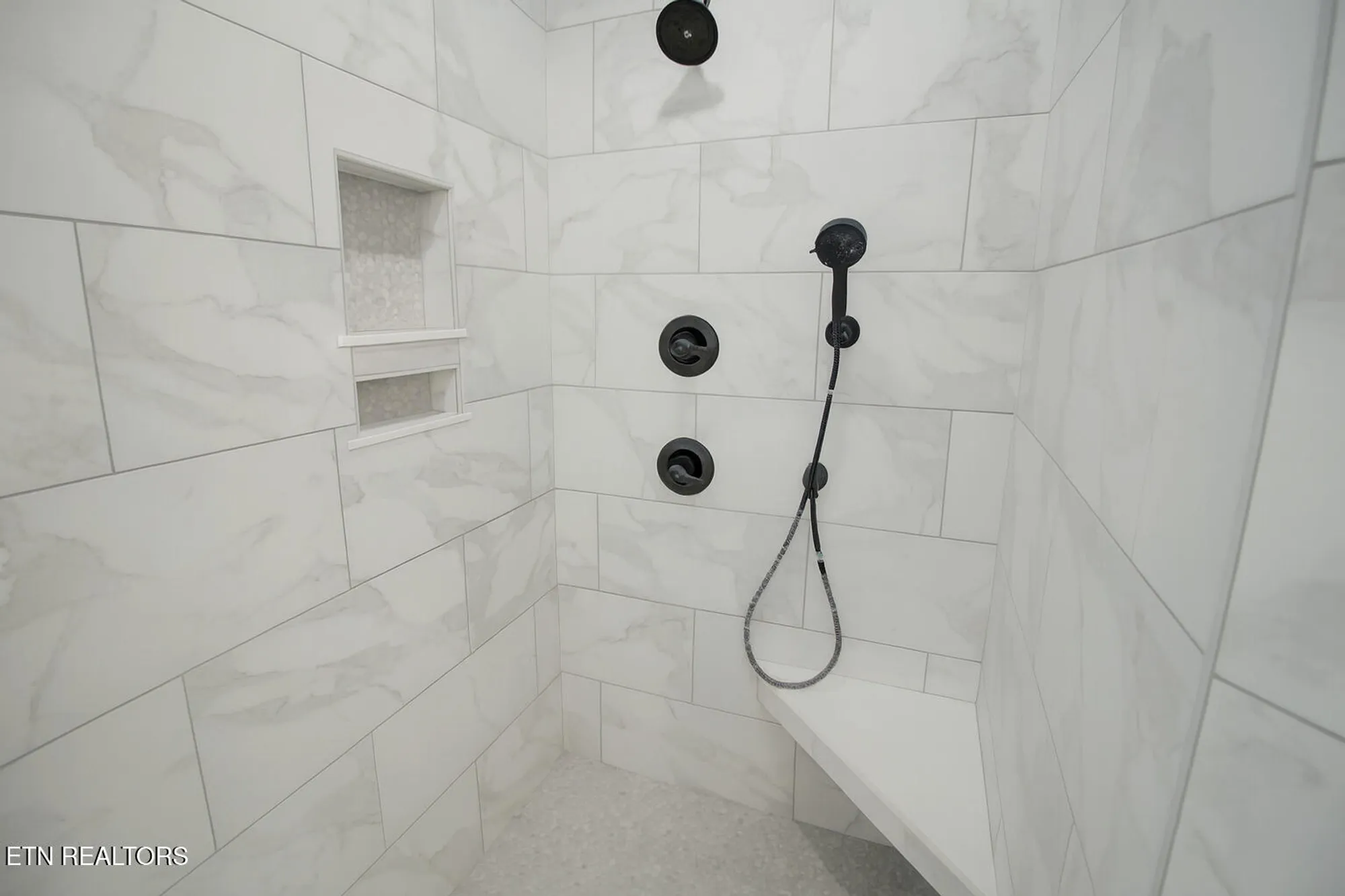 Property Slideshow image 17 of 23 | 305 kawga trce, Loudon, TN, 37774